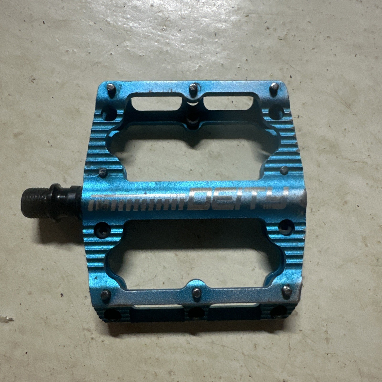 RIGHT Only DEITY Black Kat Pedals Blue Anodized Dual Side Flat Platform Pins