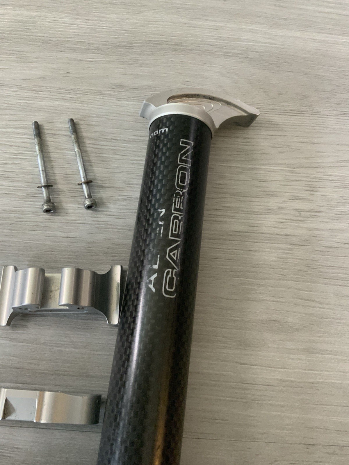 ALIEN SEAT POST 27.2 MM X 260 MM TOTAL LENGTH 140 GRAMS