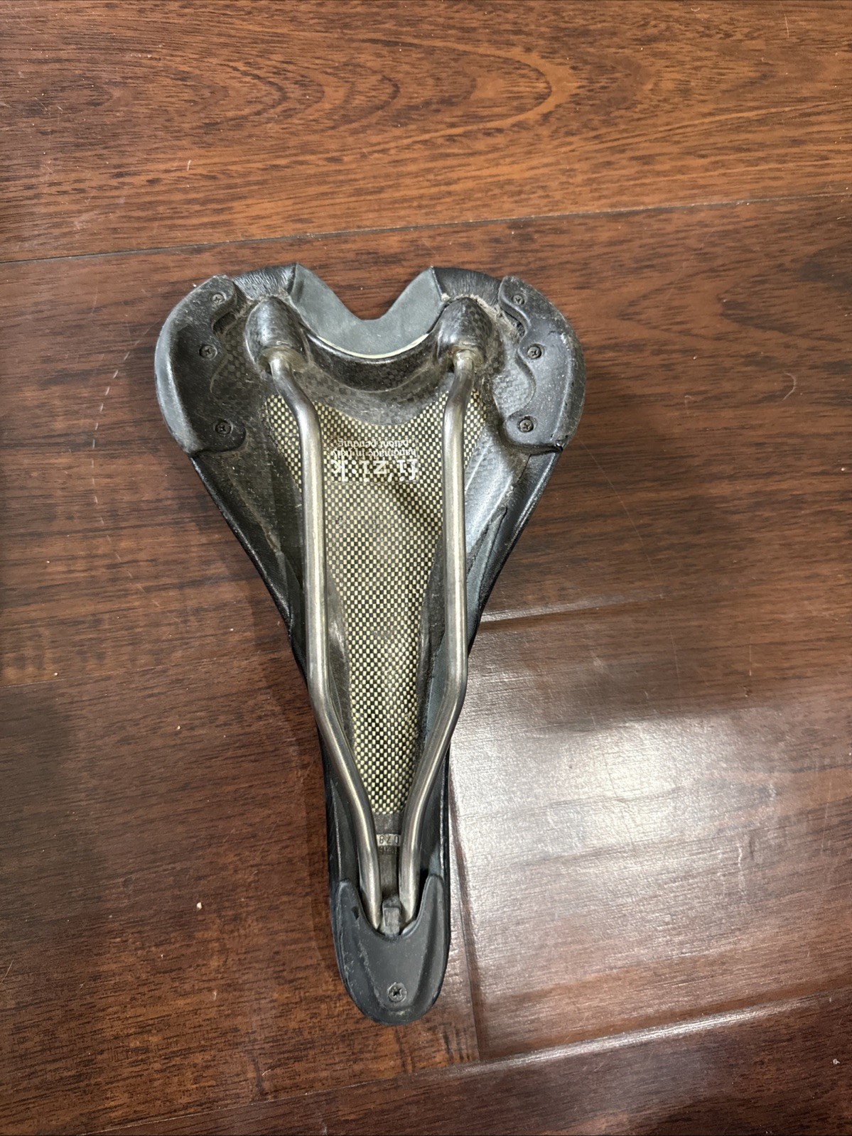 fi’zi:k Aliante Sport Road Bike Saddle Titanium Rails 7x7mm