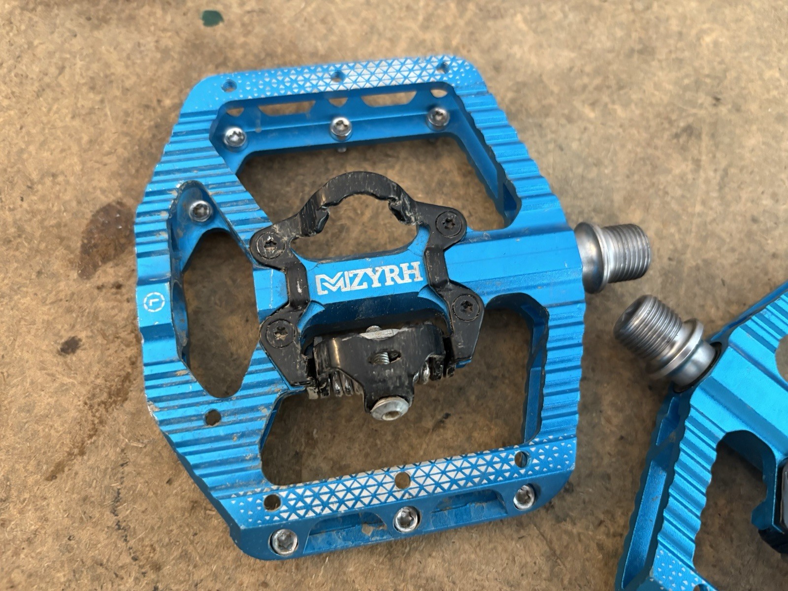 MZYRH MTB Mountain Bike Pedals 3 Bearing Flat Platform Compatible with SPD Dual