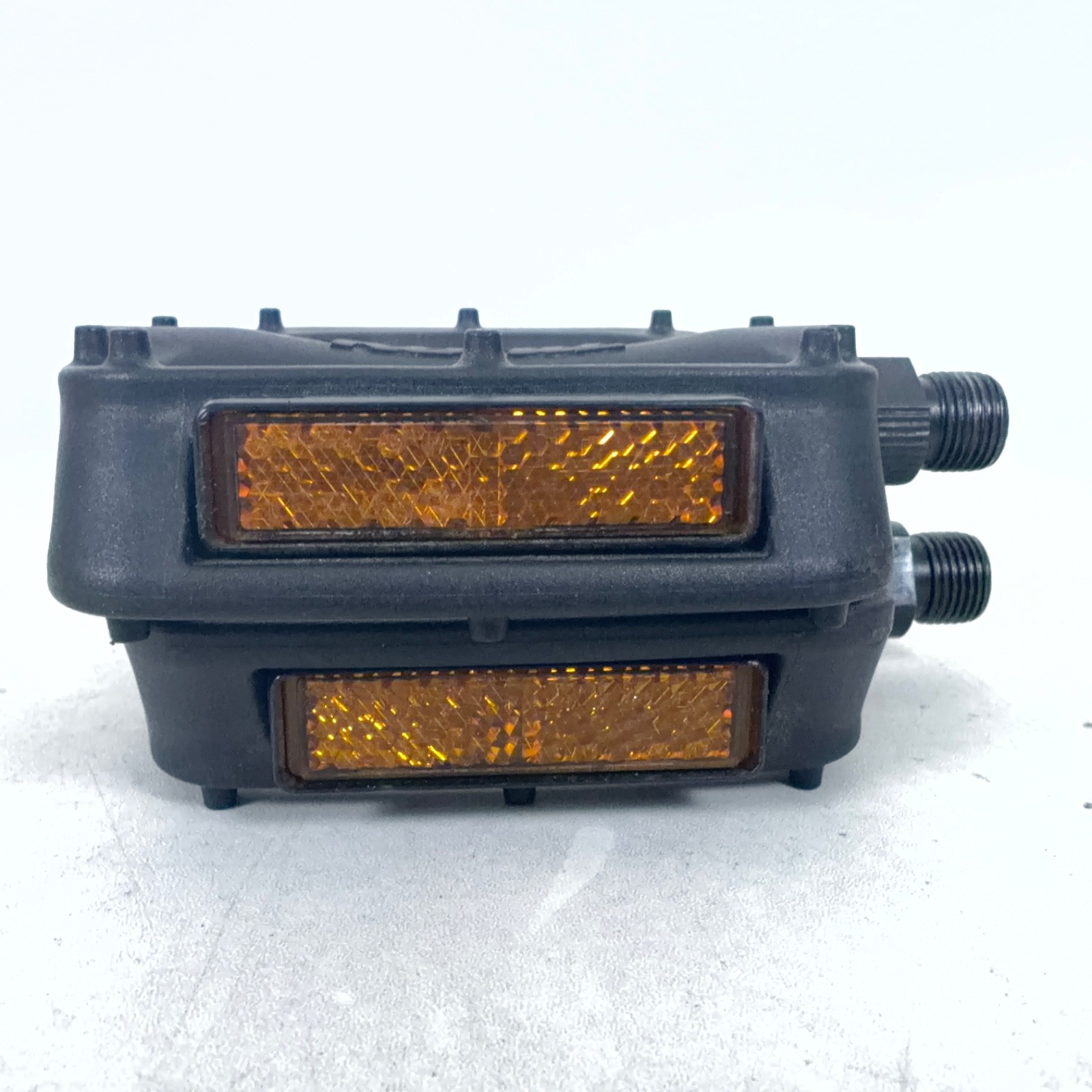KONA Lanai Platform Pedals w. Reflectors 9/16″ Plastic Compoisite