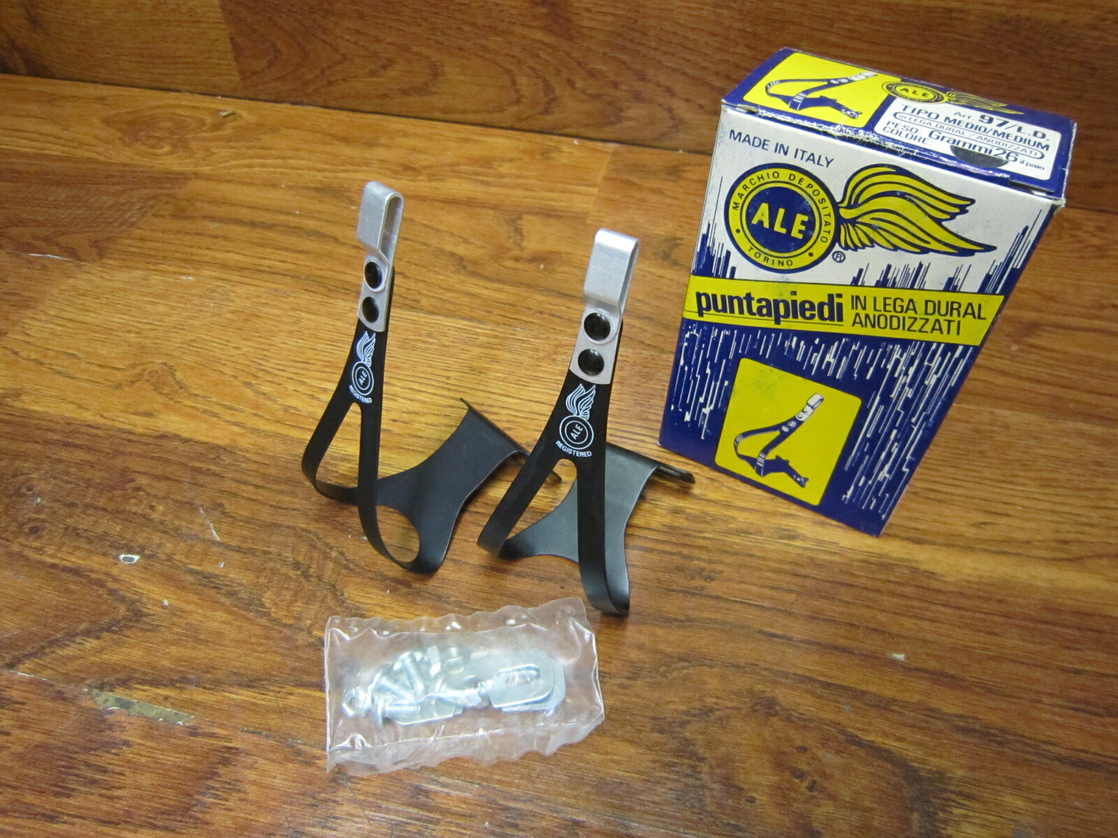NOS ALE TOE CLIPS – MATTE BLACK ANODIZED ALLOY – MEDIUM – 97 L.D.