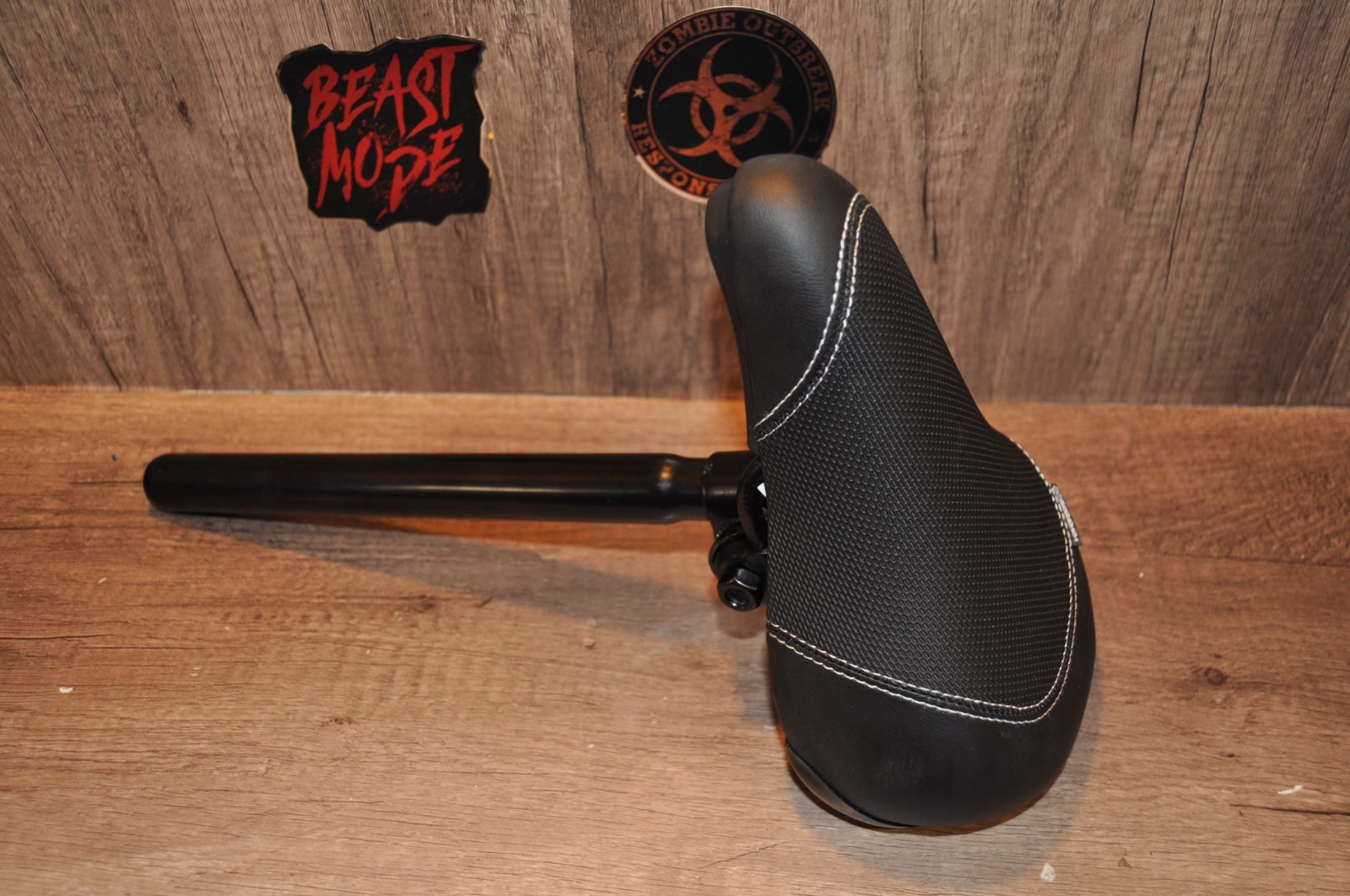 High quality BMX bike seat with 280mm / 25.4mm diameter Seat Post