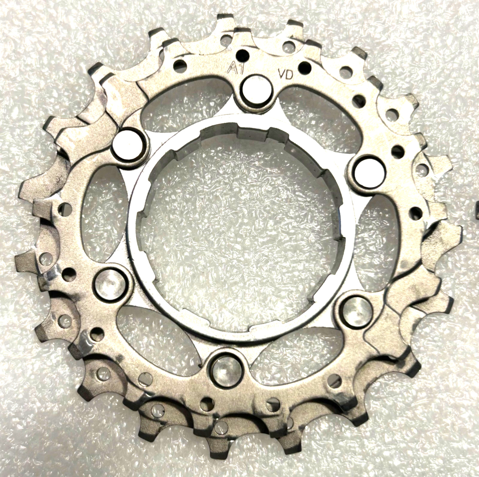 SHIMANO – DURA ACE – CSST SET – CS700 – 9 SPD. – 11 x 23T. – VINTAGE – USED