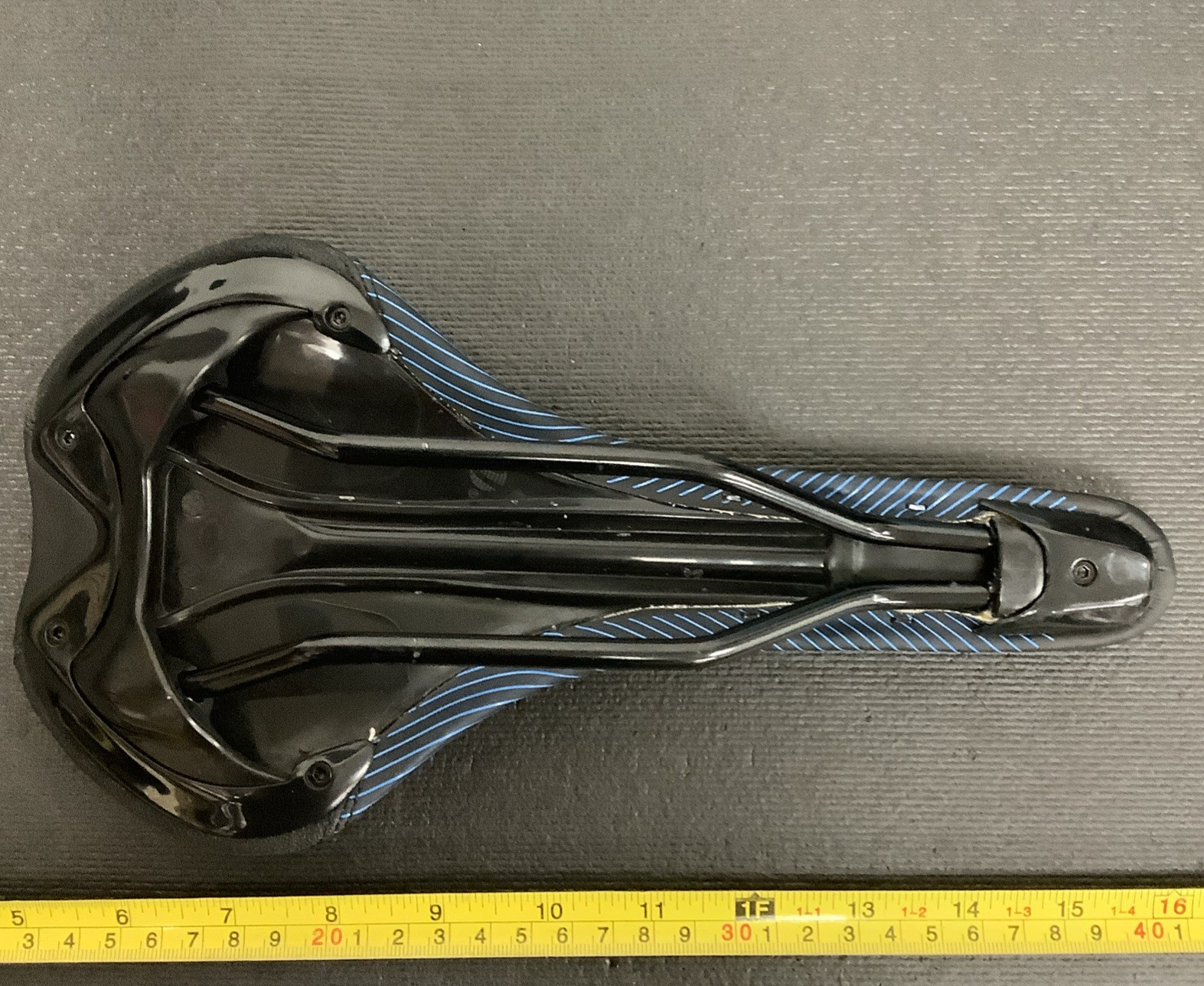 Oval Concepts 238t Saddle Steel Rails 142x280mm Blue & Black Bike Seat Road Bike