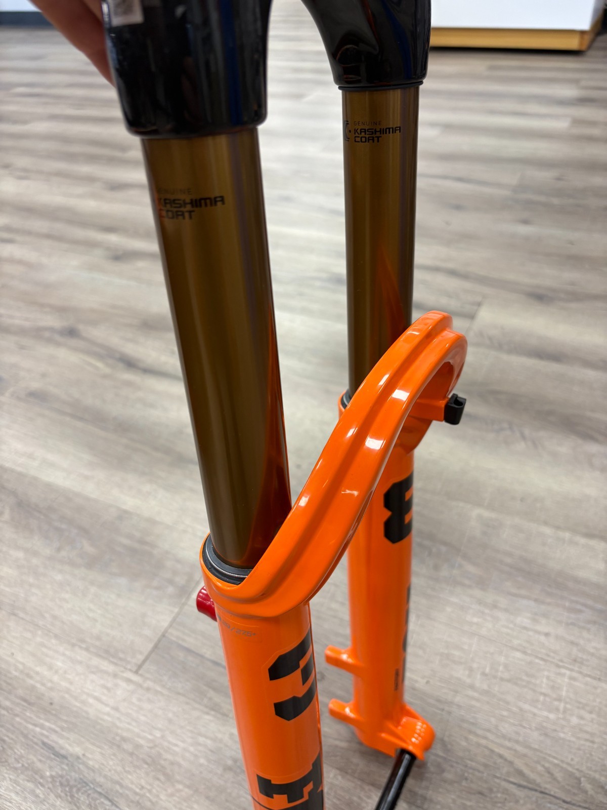 2027 FACTORY 38 FOX FLOAT 29 170 – Shiny Orange, 44mm Rake Shiny Blk