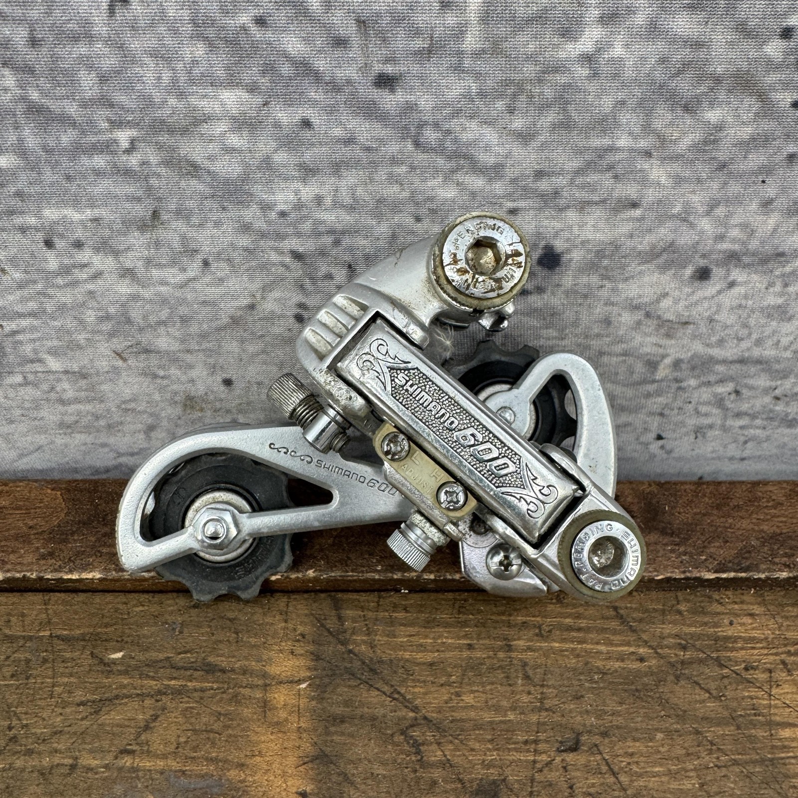 Vintage Shimano 600 Arabesque Rear Derailleur Short Cage Bolt-On Silver 80s