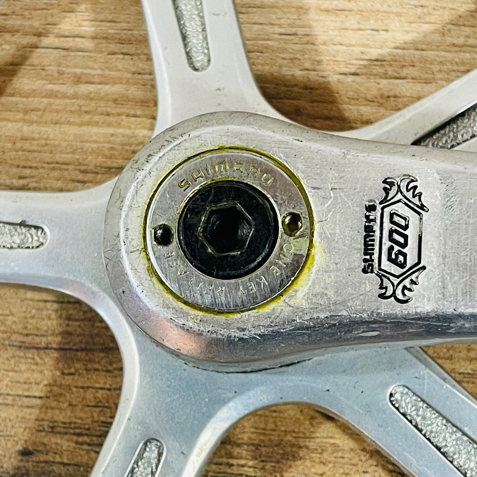 Vintage Shimano 600 Arabesque Crankset 170 40T One Key Crank Bolts