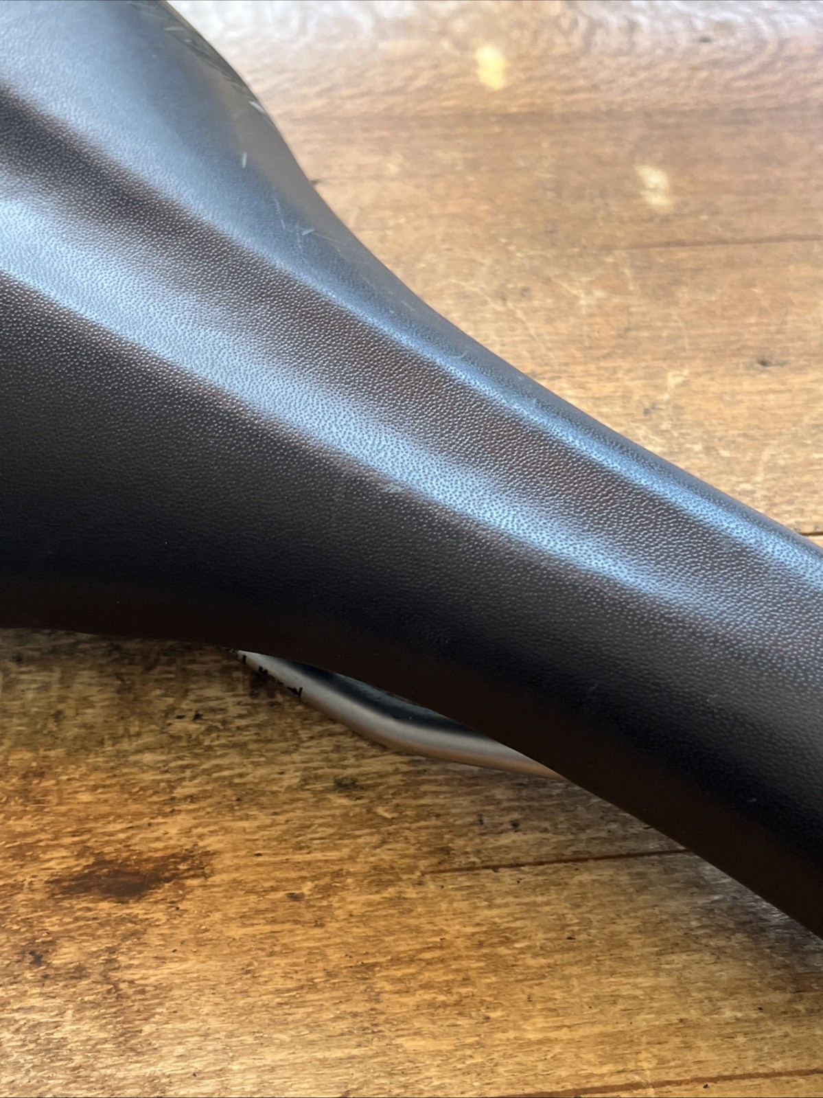 Vintage Oval Concepts 300 Saddle 282 mm Length 138 Width Road Hybrid