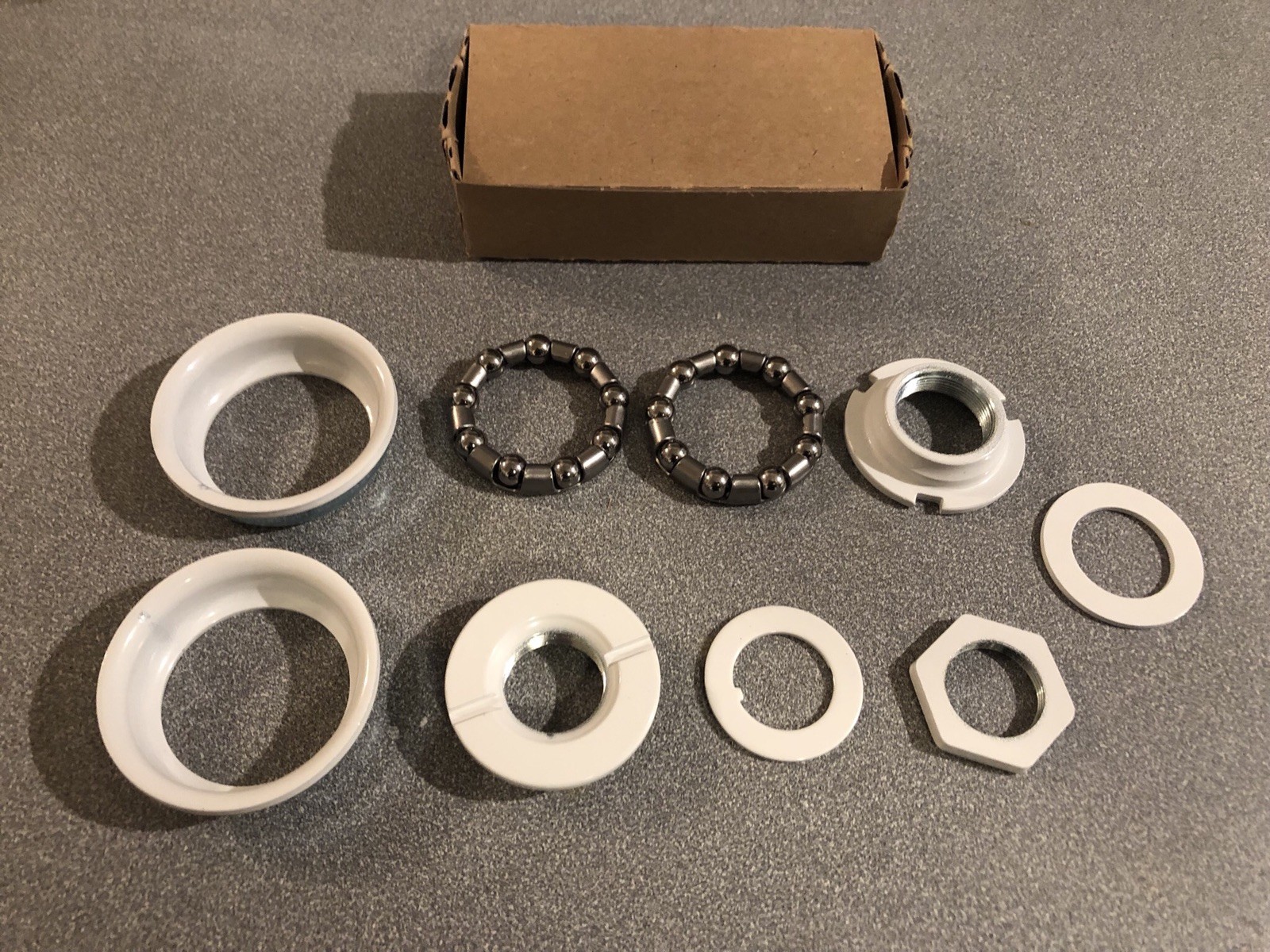 OLD SCHOOL BMX NEW TANGE AMERICAN BOTTOM BRACKET WHITE 24T 1 piece crank tioga