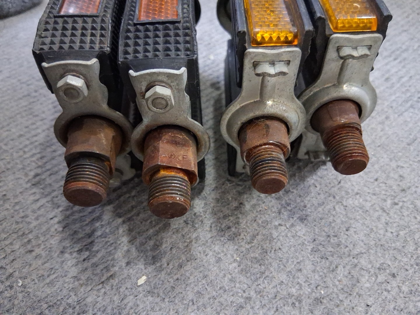 2 SETS VINTAGE BIKE PEDALS W/ REFLECTORS
