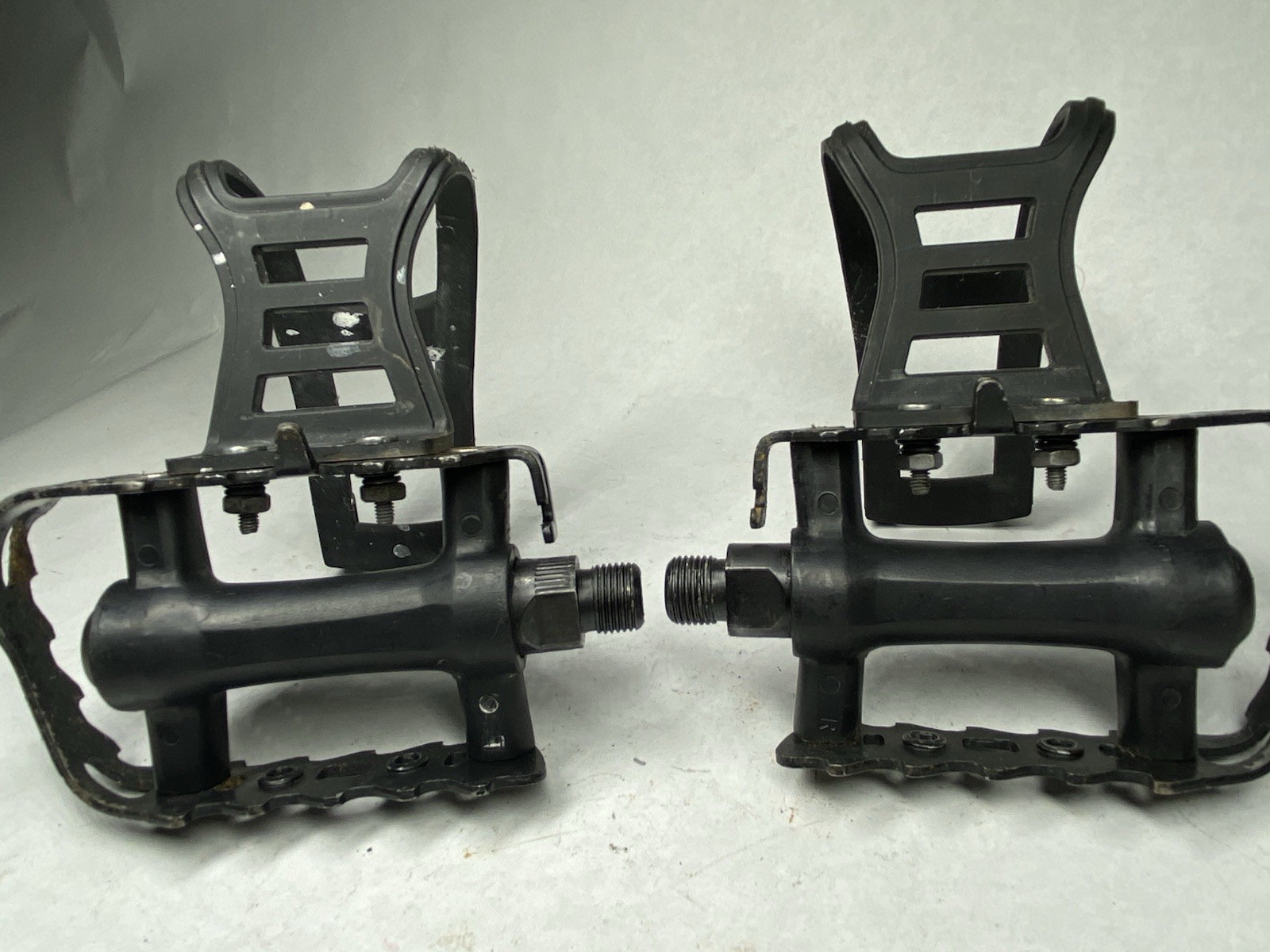 Sakae MTP-170 Platform Pedals w/ Cateye Toe Clips Vintage MTB 9/16” Black