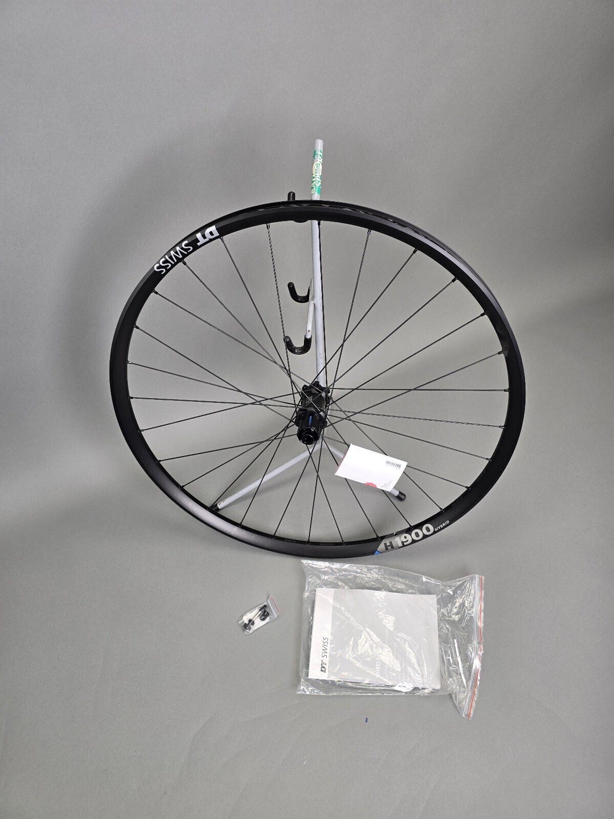 NEW DT Swiss Wheel Hybrid Rear 1900 Shimano 29″ 622 x 30 TC mm Black Rim