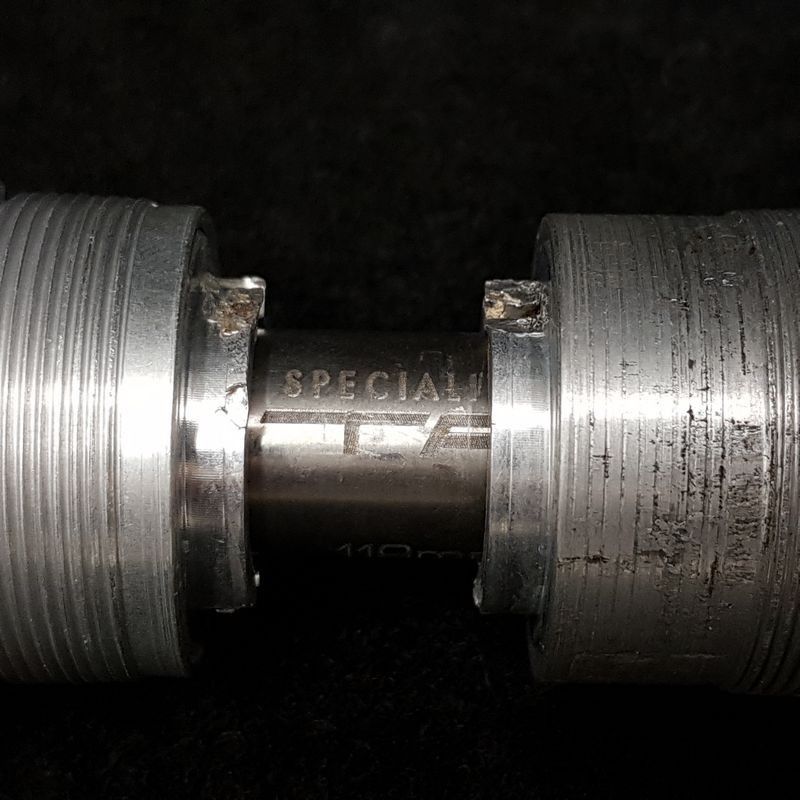 Bottom Bracket Axis «SPECIALITES TA TITANIUM» 119 Mm 1.37 X 24 Tpi (Ref 541)