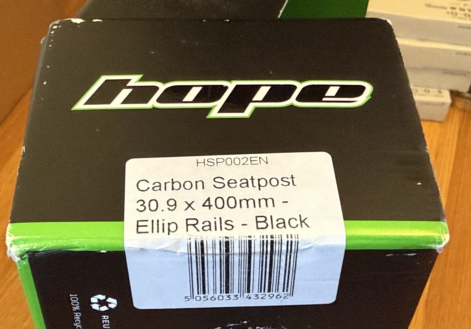 Hope 30.9mm diameter carbon seatpost, 15mm setback