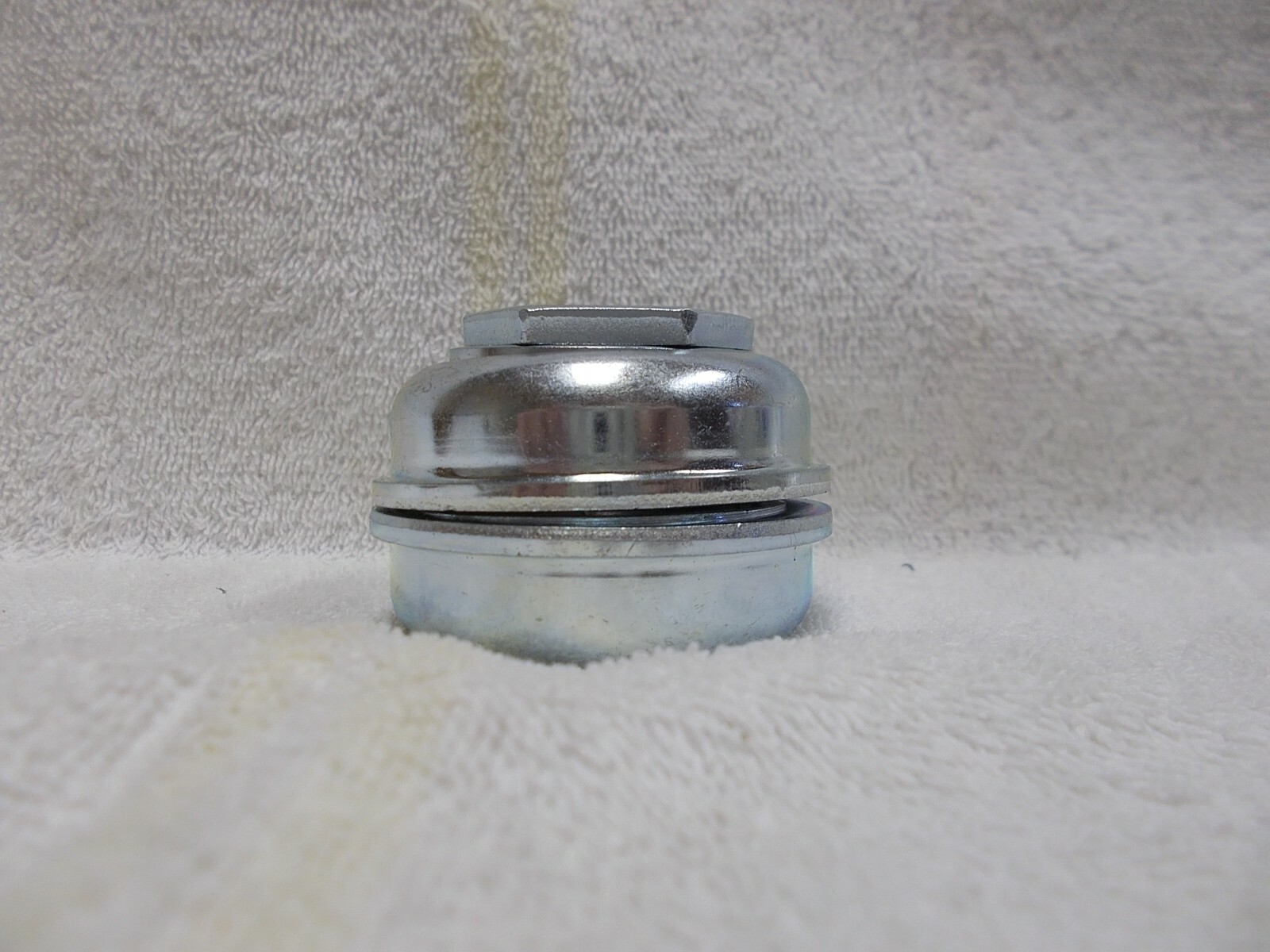 YST CORP. PROFESSIONAL CHROME BICYCLE BOTTOM BRACKET SET BB-621 NOS