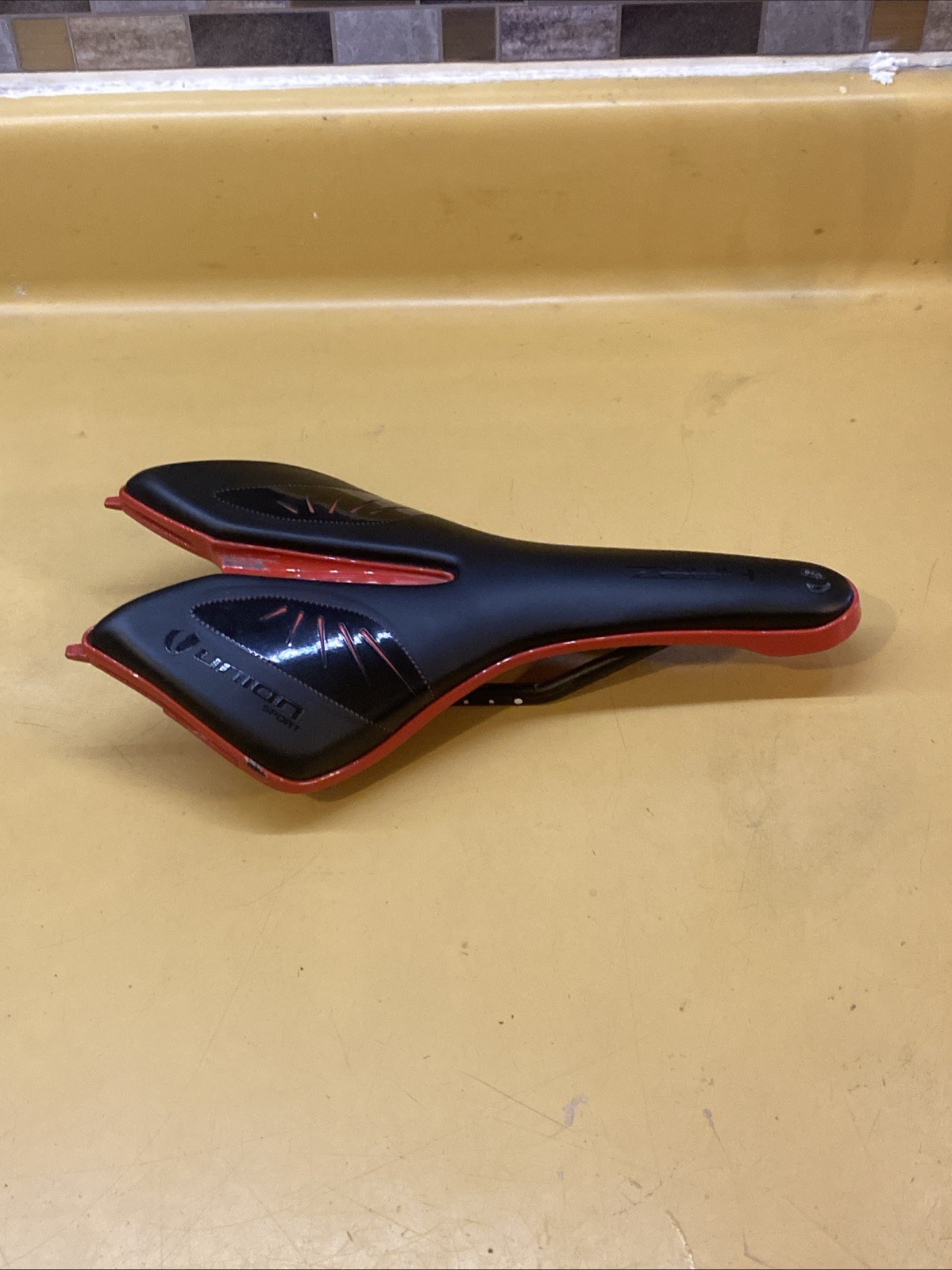 Black & Red UNION SPORT HARZ 265mm x 145mm Carbon Rail Saddle