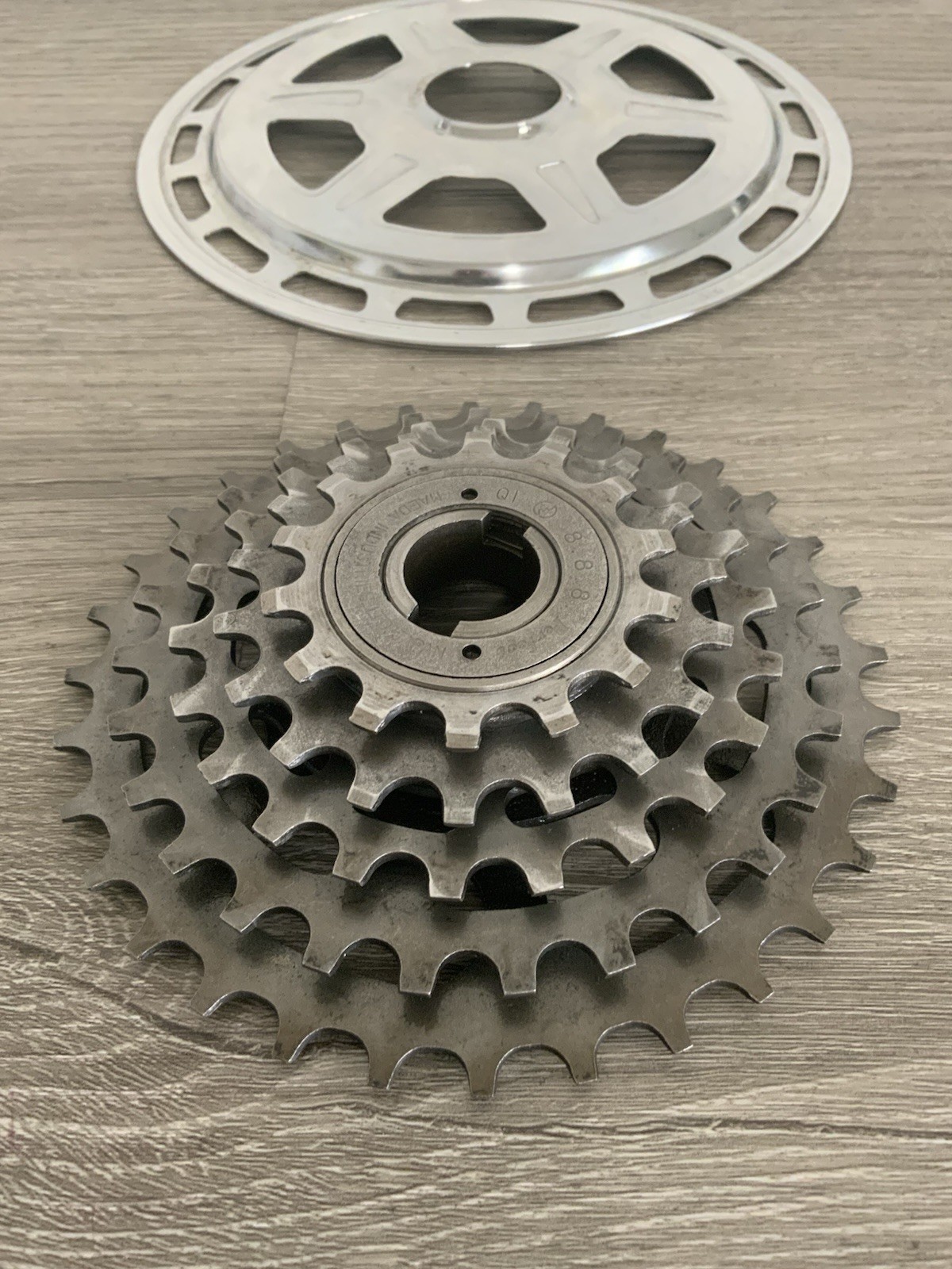 SUNTOUR PERFECT FREEWHEEL 5 SPEED 14-32 TOOTH BSA THREADING CHAIN GUARD
