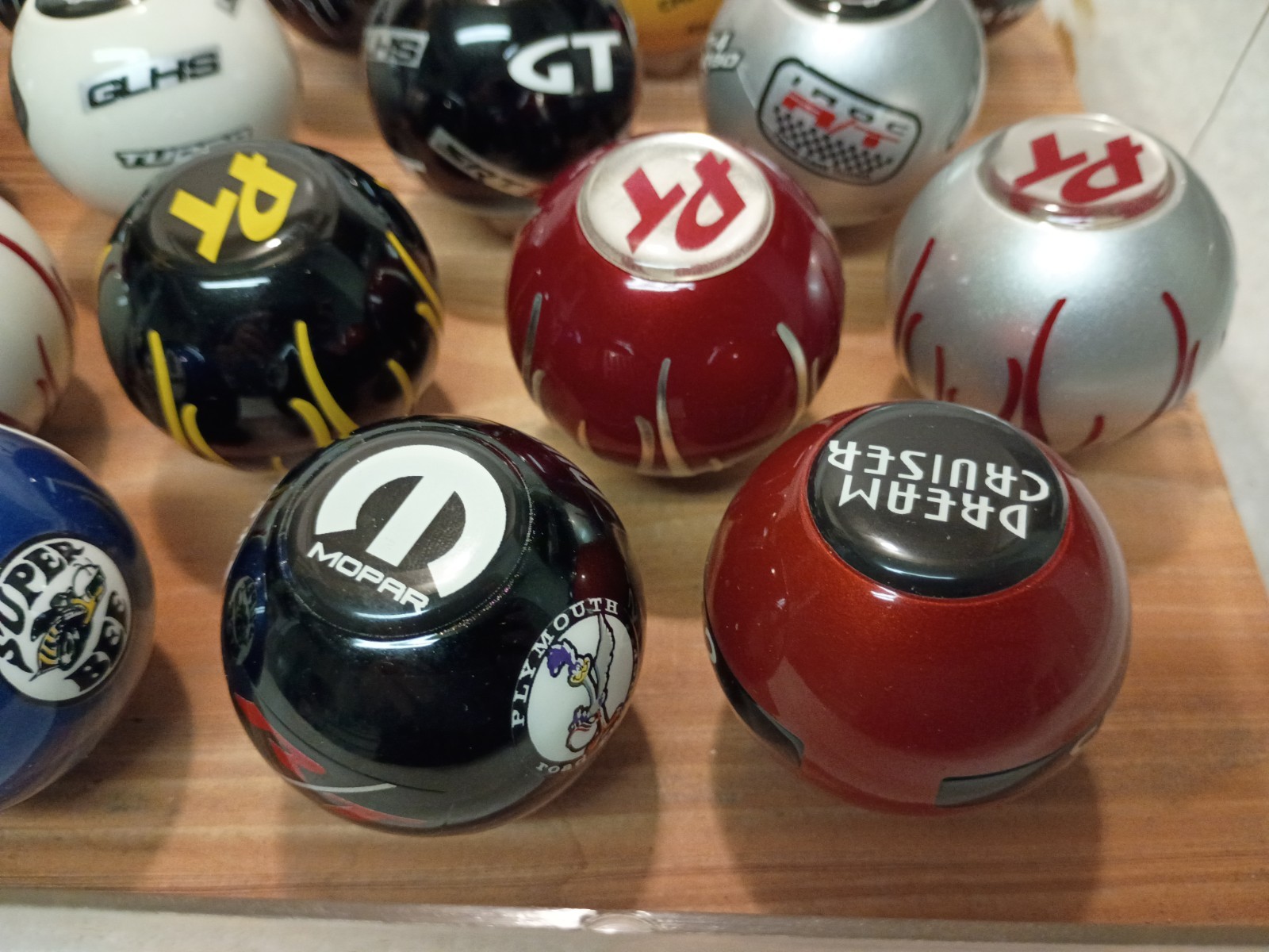 Lot Of 22 Custom Round Ball Gear Shift Knobs. Resin? Non-Threaded. Gr8t Mix!!