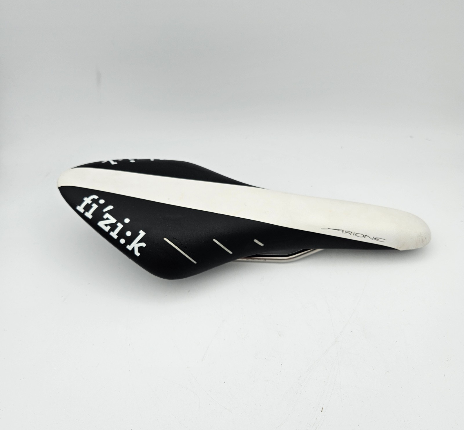 Fizik Arione R3 Regular Carbon Fiber Road Bike Saddle 126mm w/ K:ium Alloy Rails