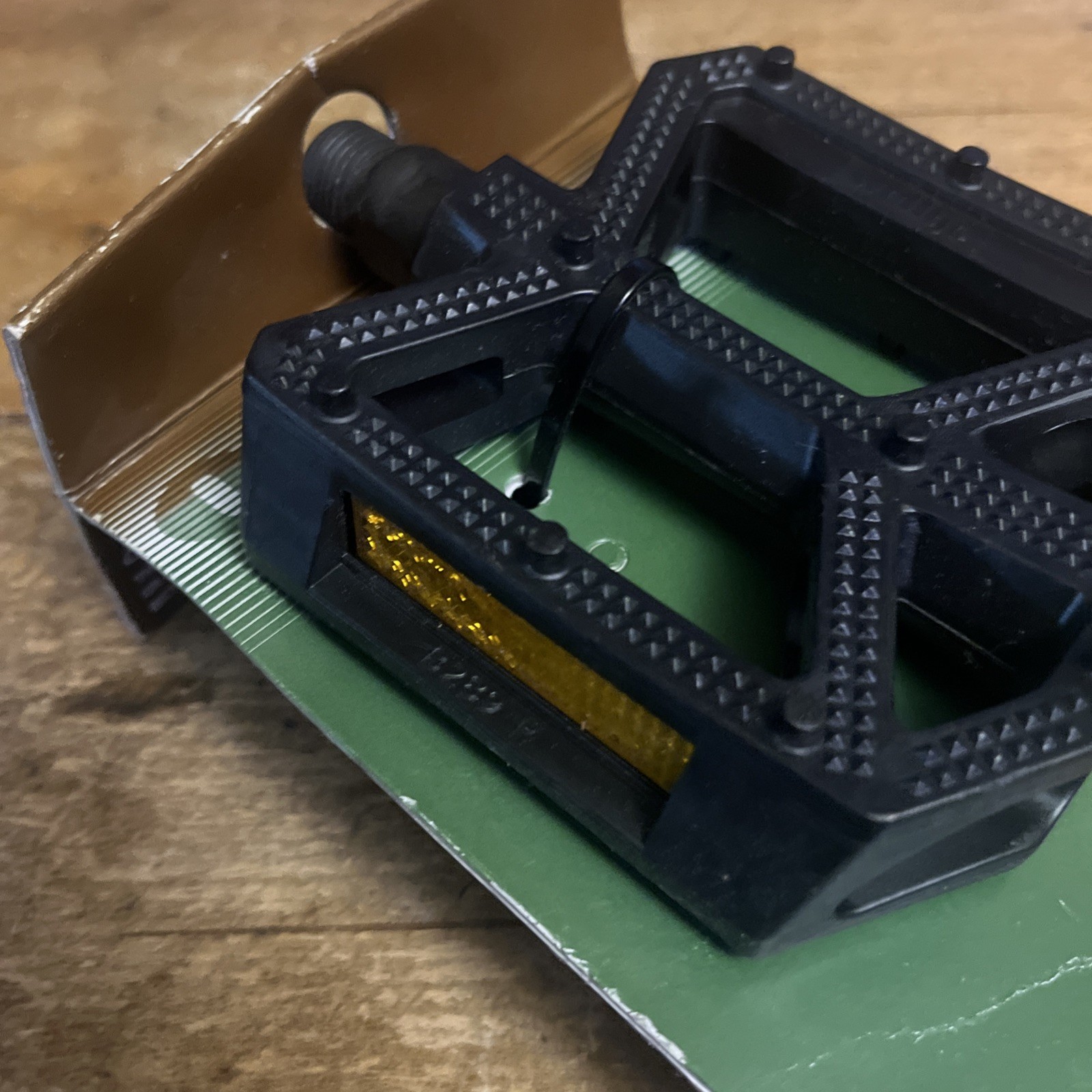 New Wellgo Resin Platform Pedals 9/16 Flat Pedals MTB ATB Hybrid Bike