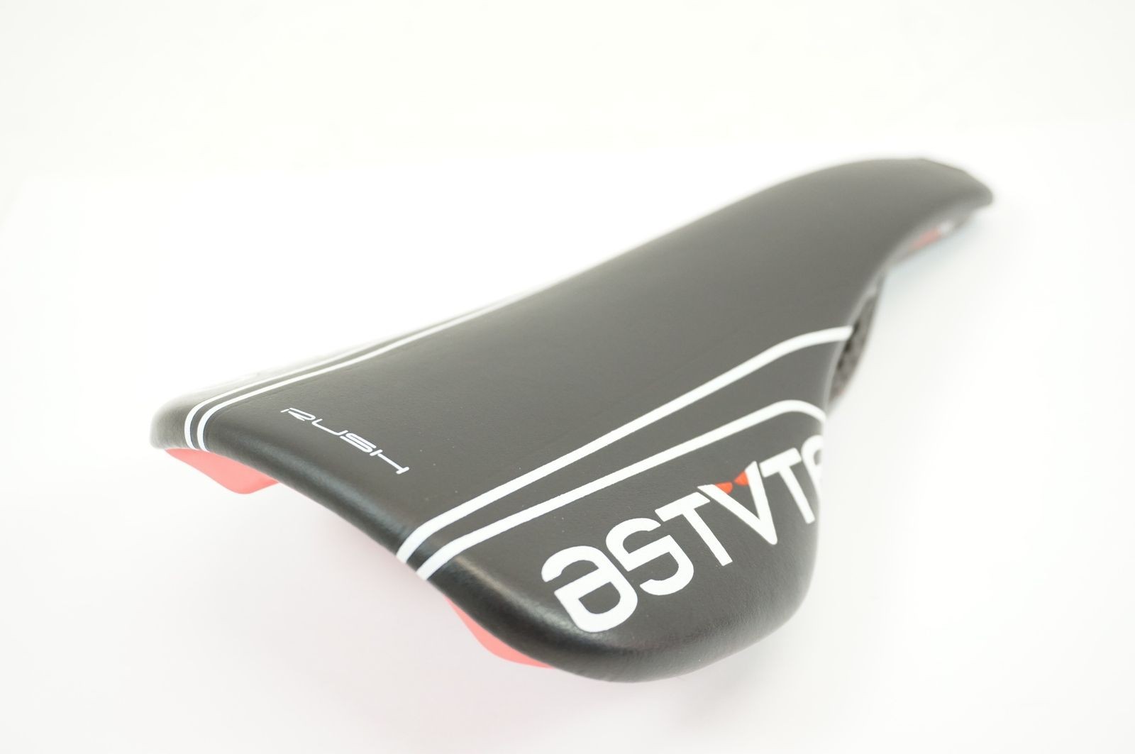 ASTUTE “Astute” RUSH Saddle / Baichari Utsunomiya Store