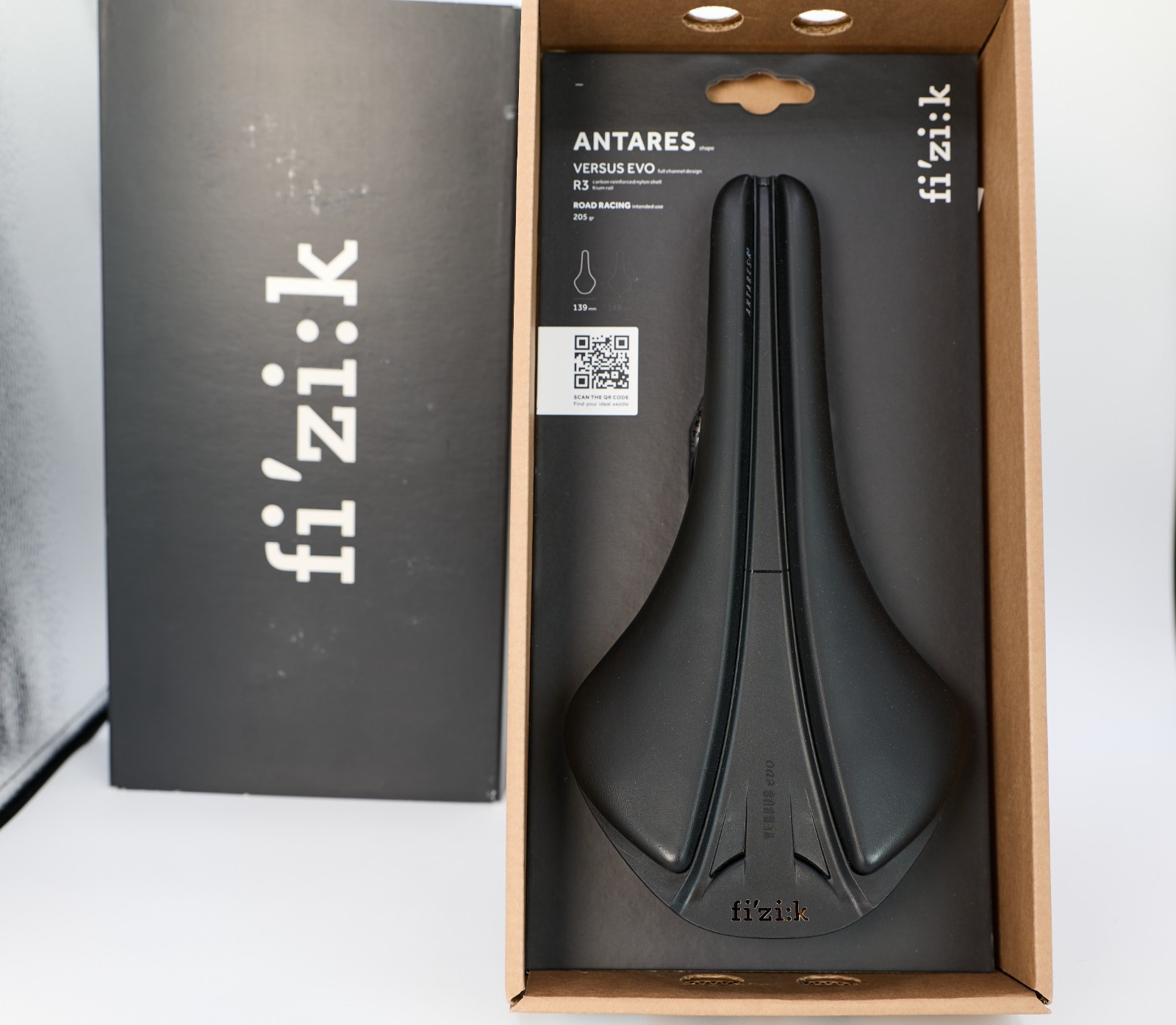 Fizik Antares Versus Evo R3 Saddle – Black 139mm