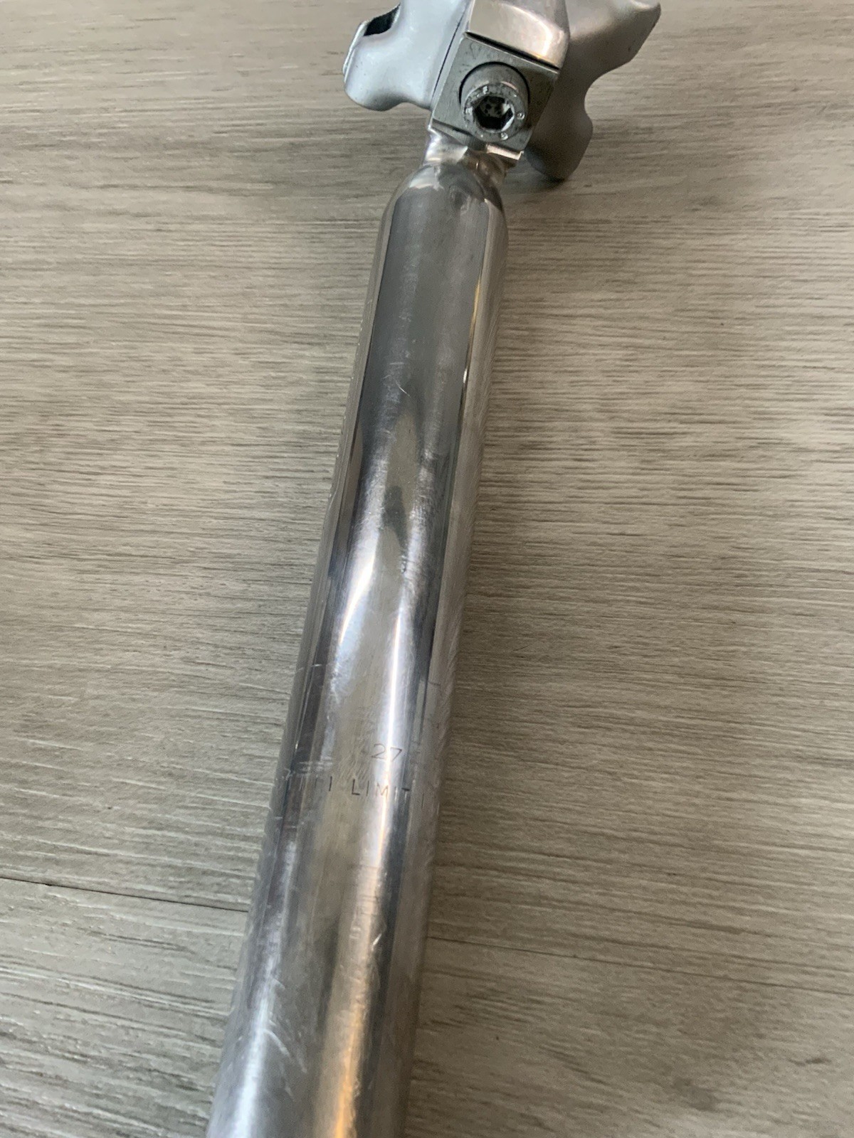 CAMPAGNOLO RECORD SEAT POST 27.2 MM 210 MM TOTAL LENGTH 226 GRAMS VERTICAL LOGO