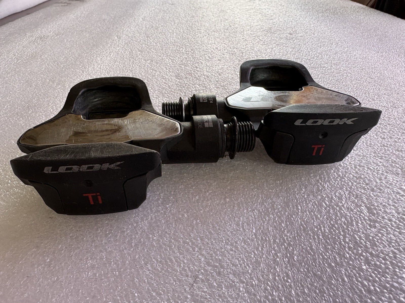 LOOK KEO BLADE CARBON Ti Titanium Road Pedals. Weight 186g