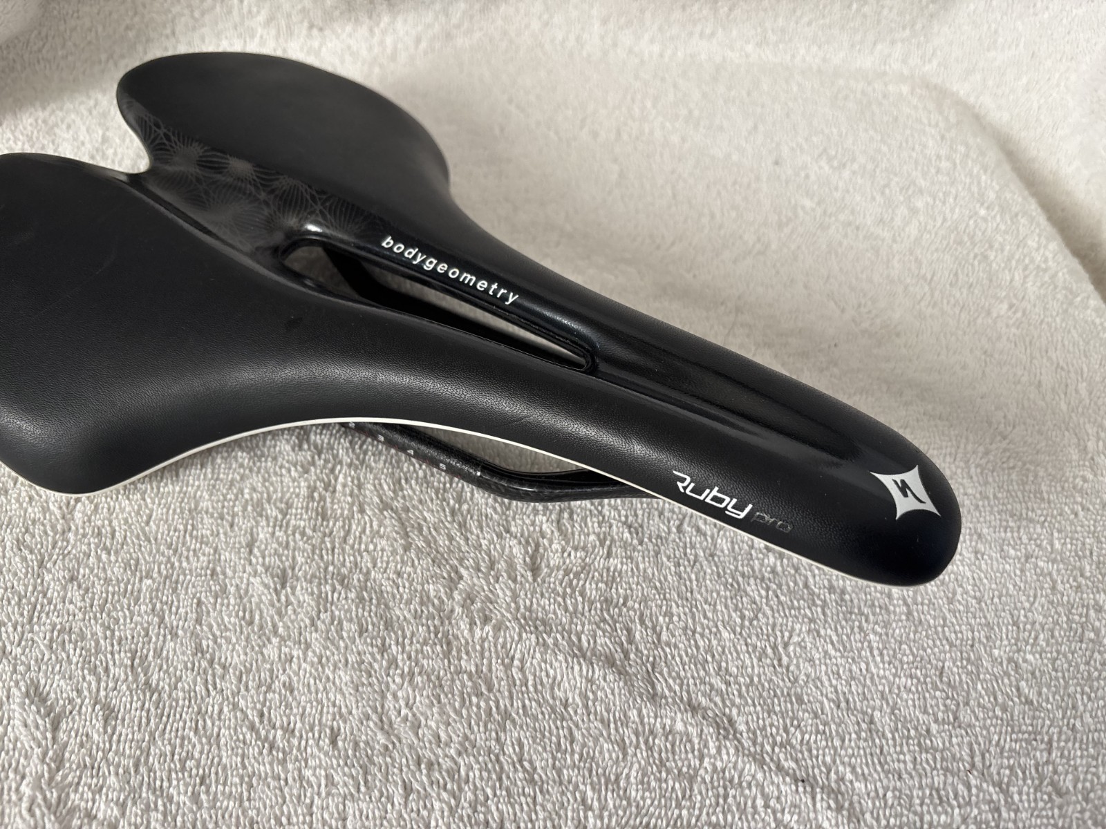 Specialized Ruby Pro Saddle 168 FACT Carbon Rails Body Geometry BG Black – NEW