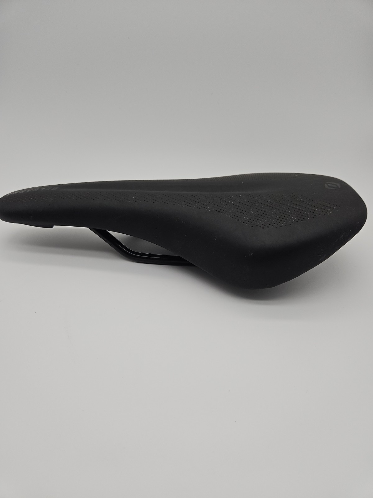 Synchros Belcarra VL-3532 Mountain Bike Road Bike Saddle Steel Rail Performance