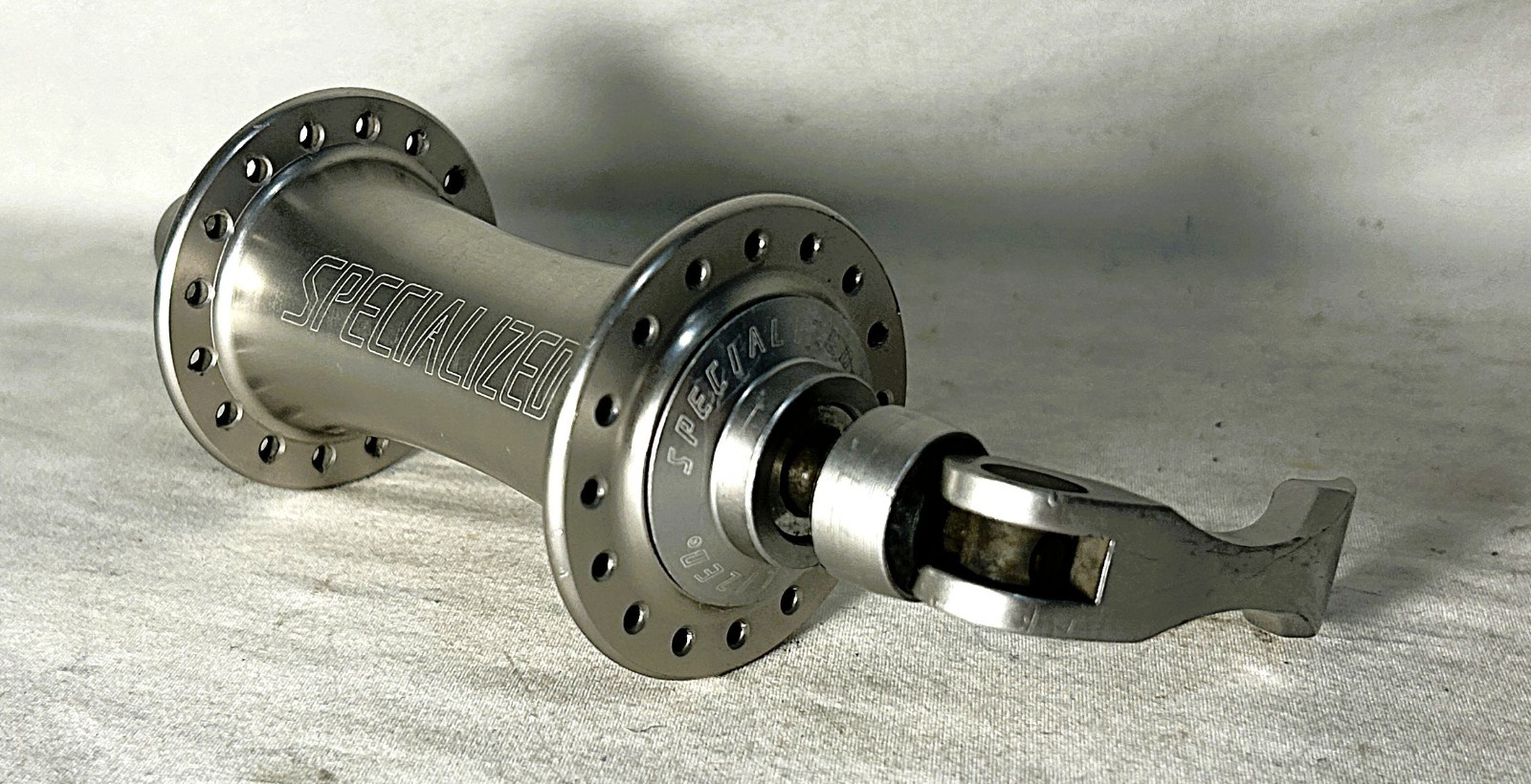 Vintage Specialized front hub w/ 9mm axle 32h mountain bike 26″ mtb race 100mm