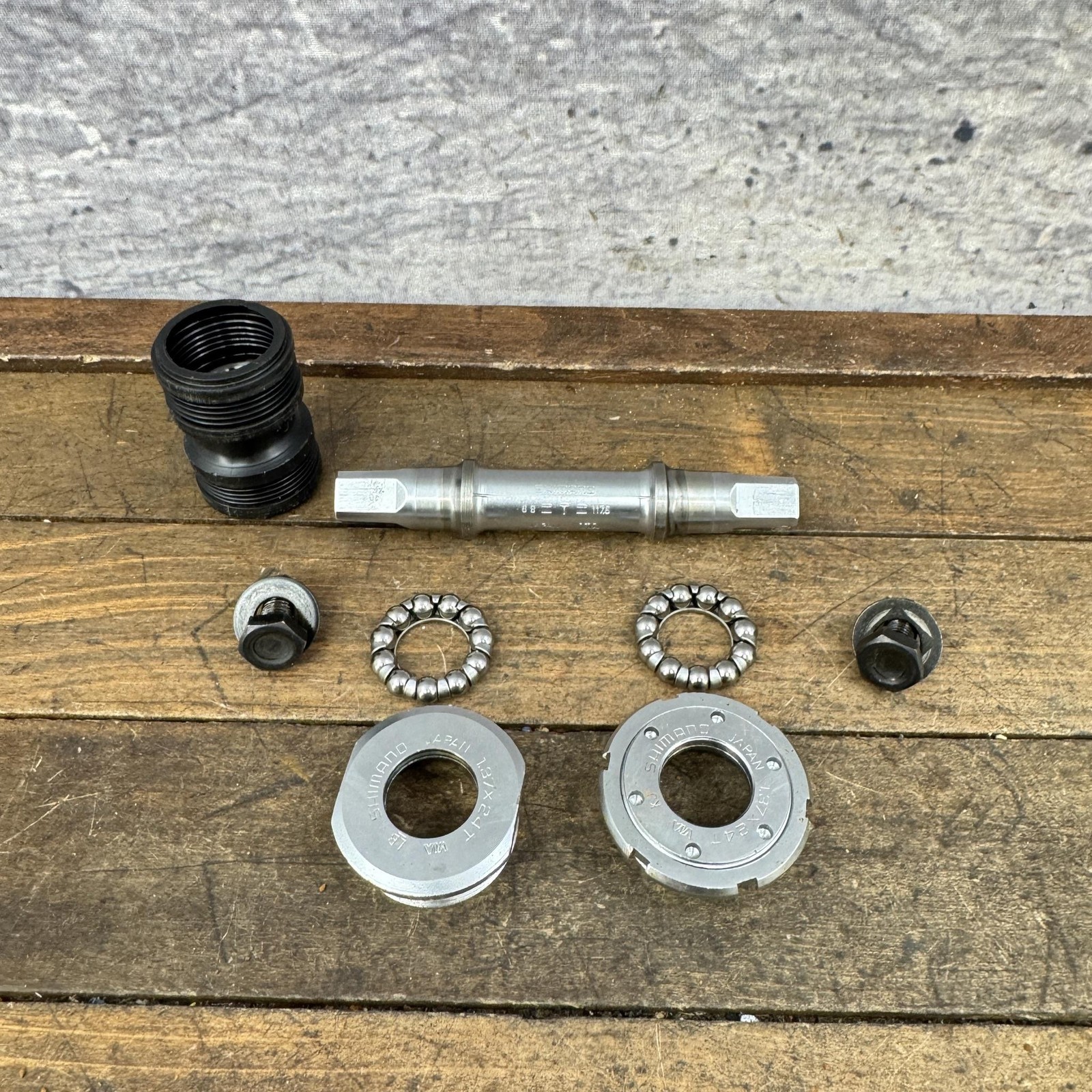 Vintage Shimano Deore Bottom Bracket 68mm 1.37×24 BSA JIS Square Taper Japan