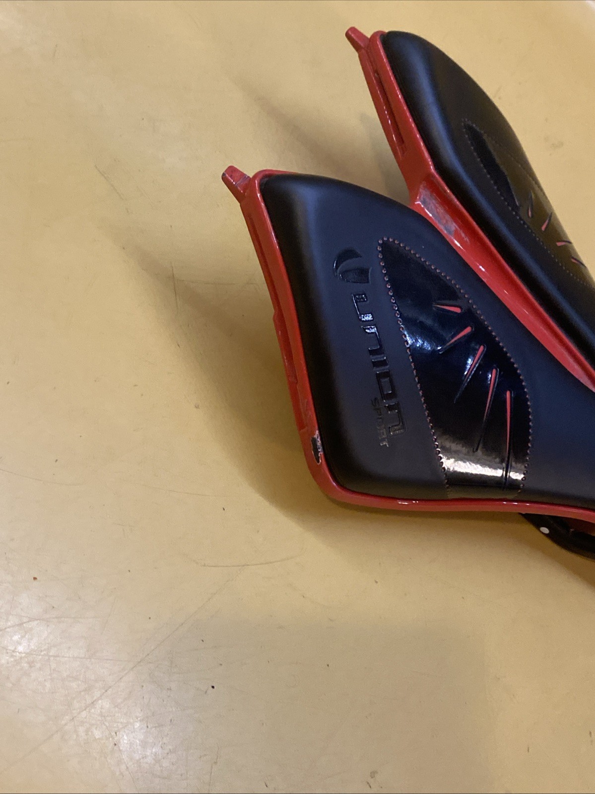 Black & Red UNION SPORT HARZ 265mm x 145mm Carbon Rail Saddle