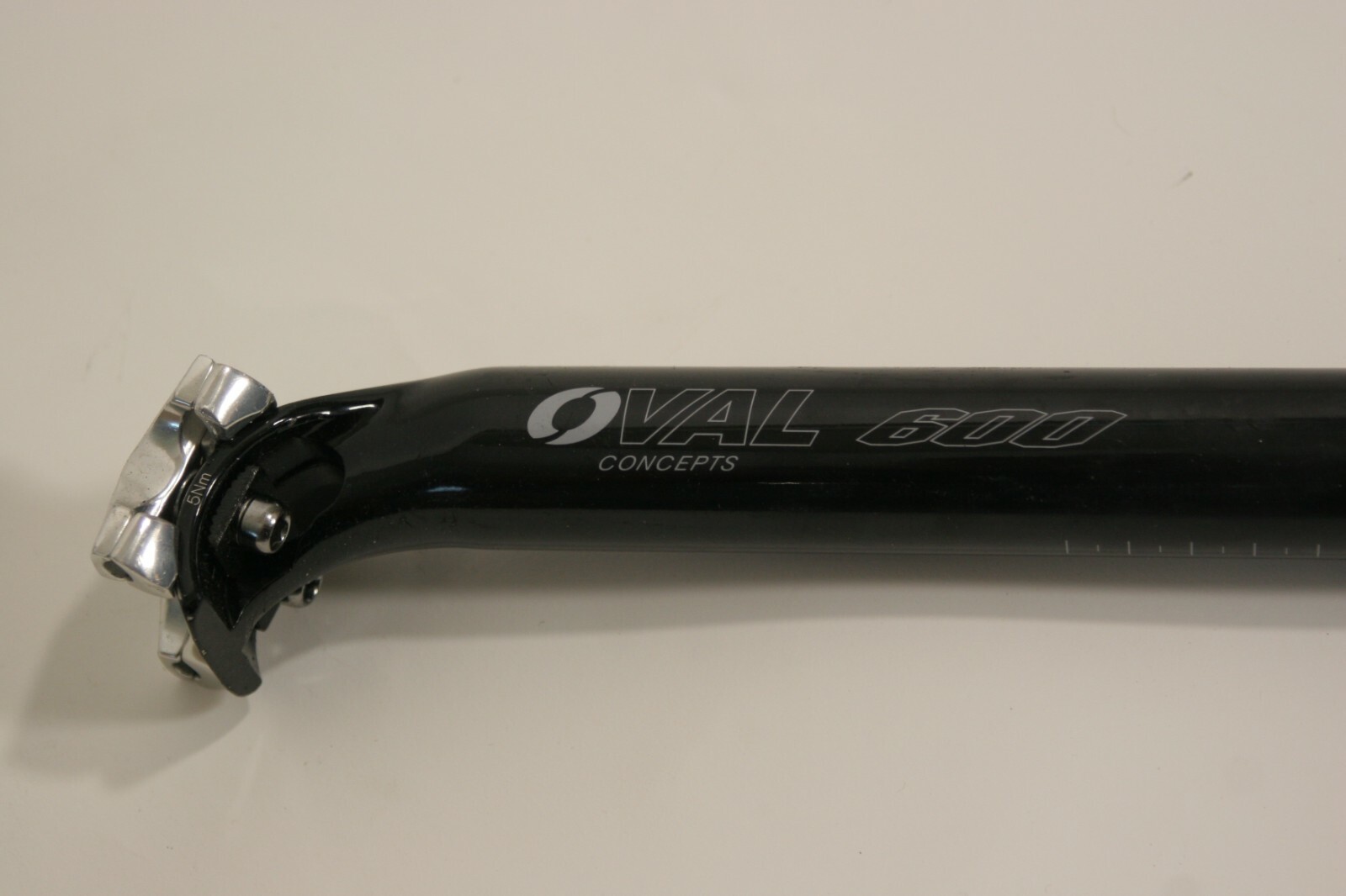 Oval Concepts 600 Alloy 2 bolt Seat post 31.6 x 350 mm SP60