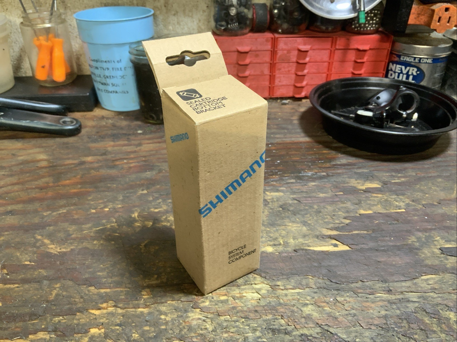 NEW Shimano BB-UN300 Bottom Bracket English 68x123mm, Square Taper JIS