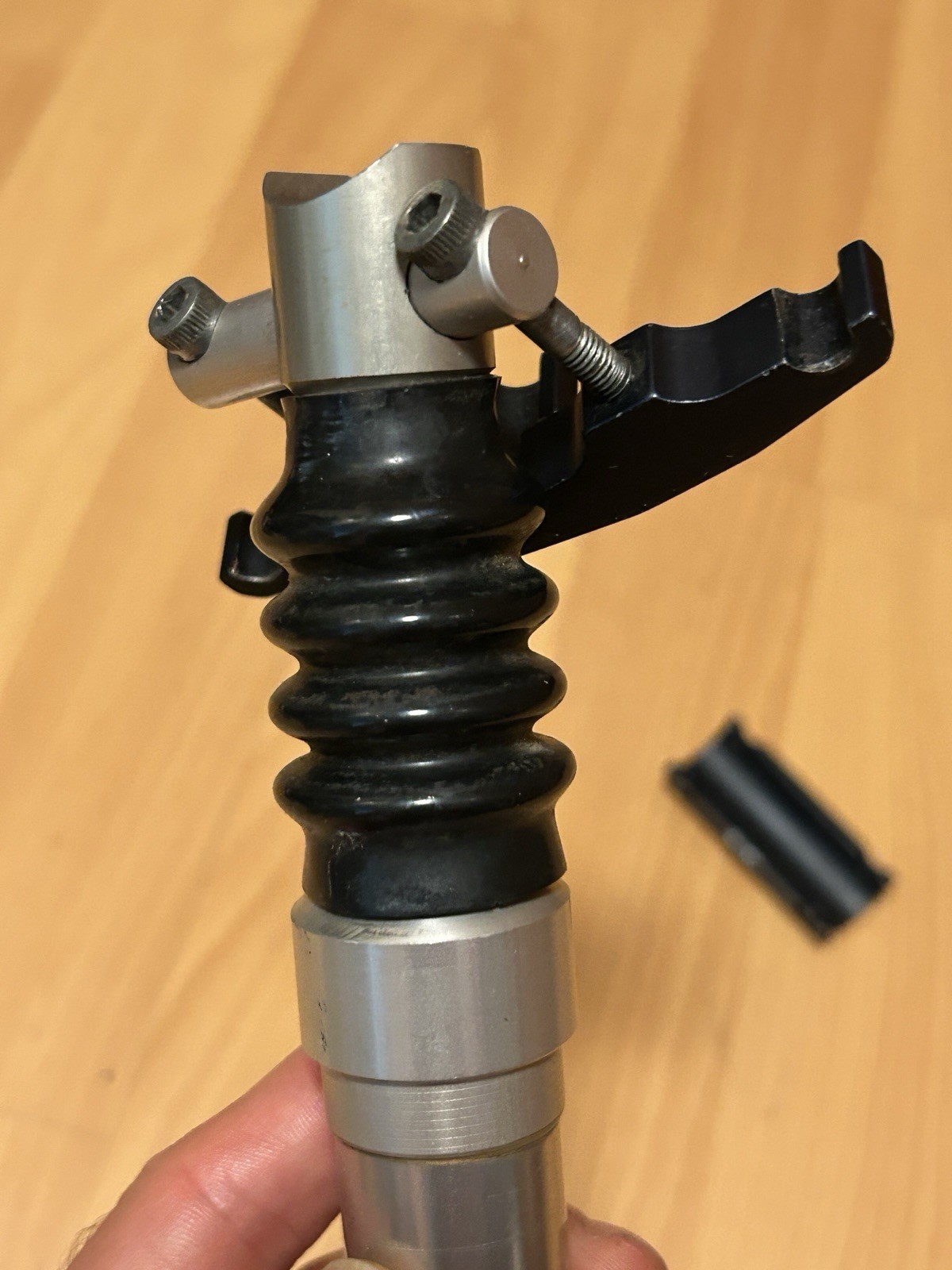 U.S.E. XCR Shockpost Suspension Bike Seatpost 26.8 Vintage 90s MTB Kult Alien