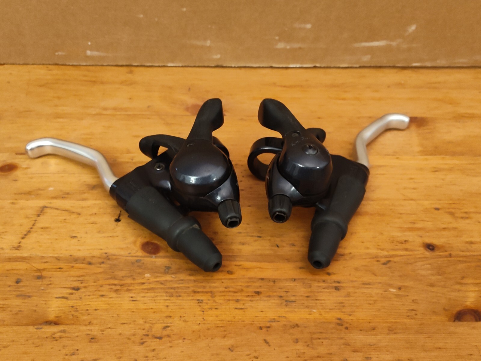 Shimano XTR m900 Shifters 3×8 And Integrated Brake Levers