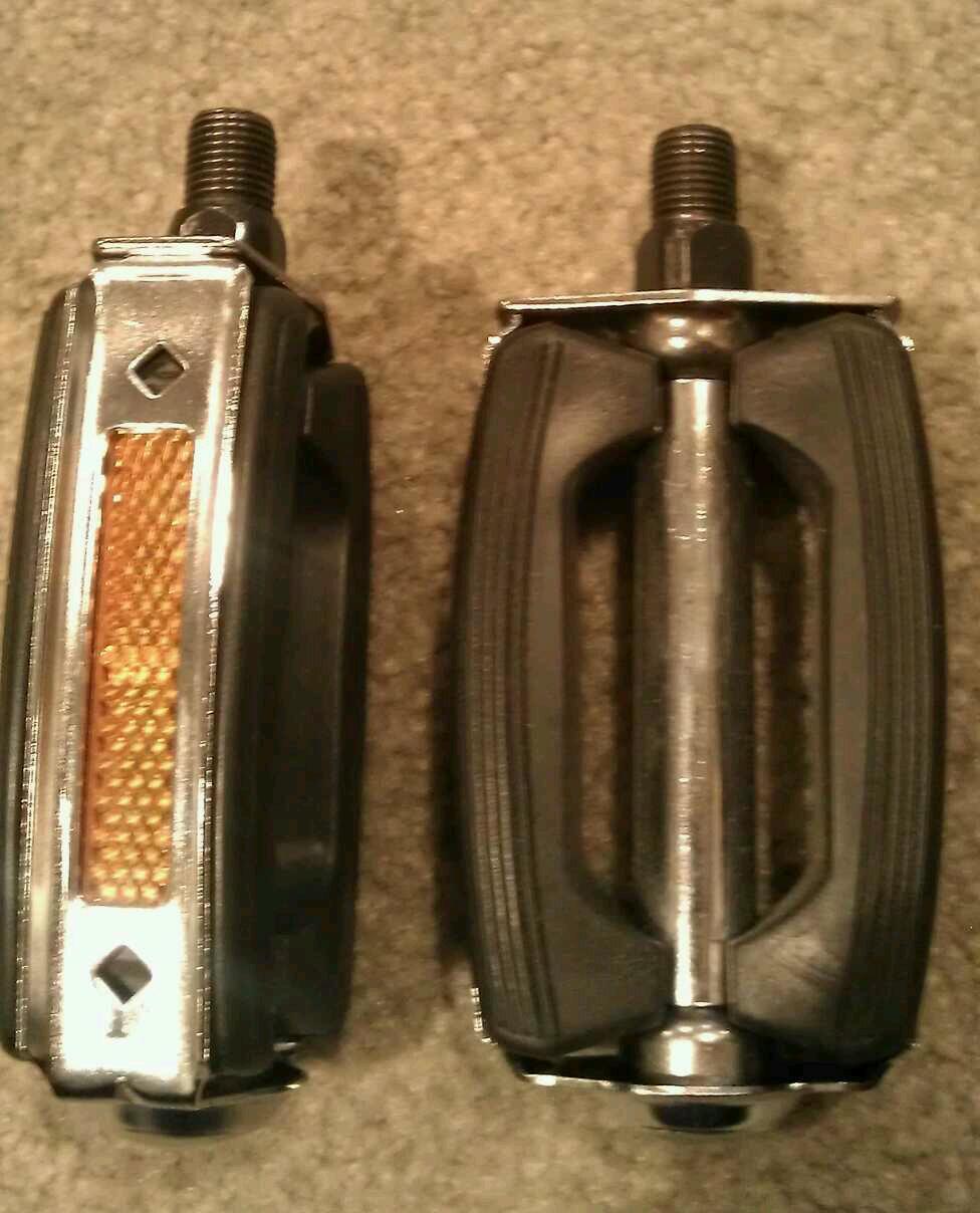 NEW BOW BICYCLE PEDALS 1/2, SCHWINN STINGRAY KRATE CRUISER BICYCLES