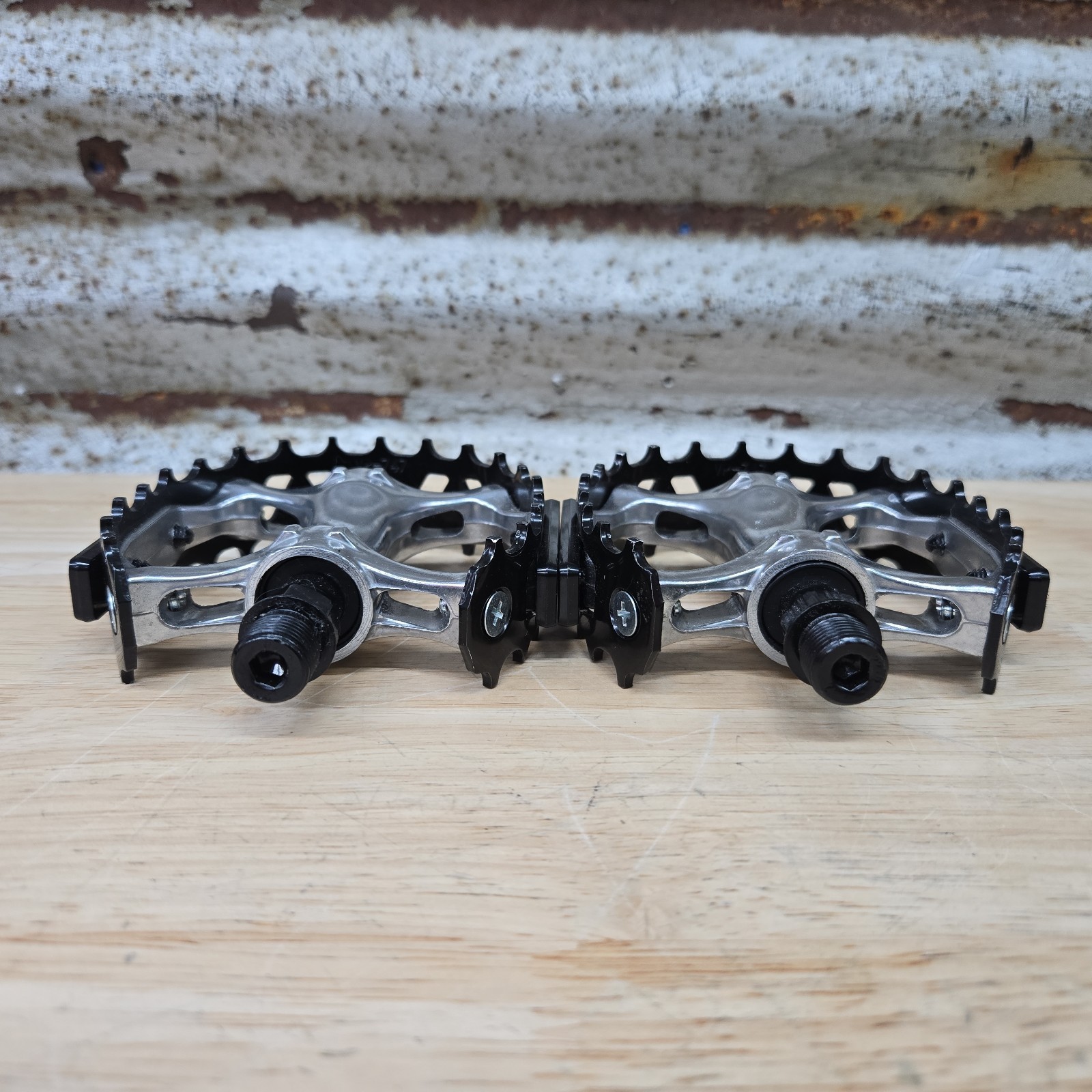 Black VP-747 Bear Trap BMX Bike Pedals With Reflectors