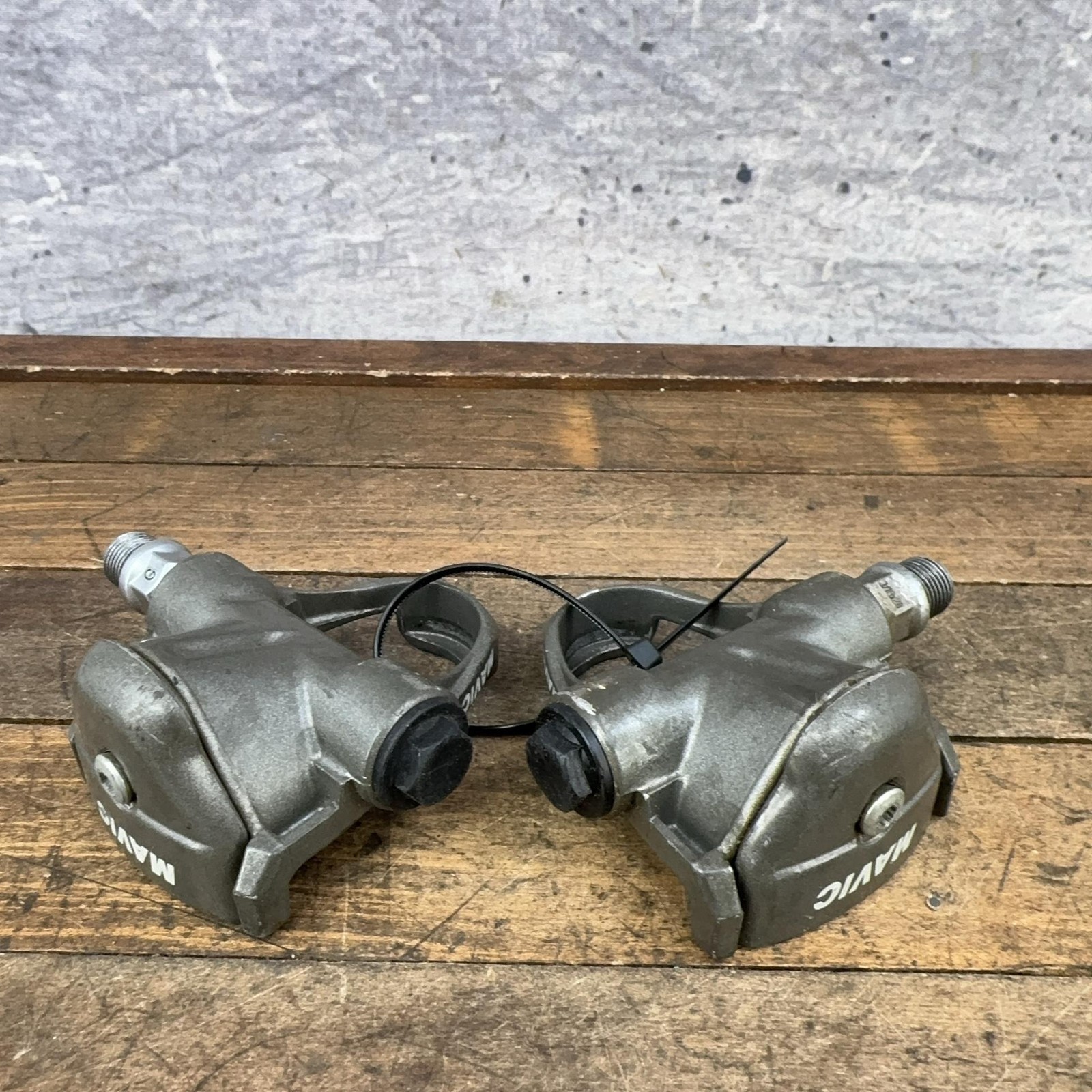Vintage Mavic Clipless Road Bike Pedals 9/16 Silver Pair LOOK Alloy