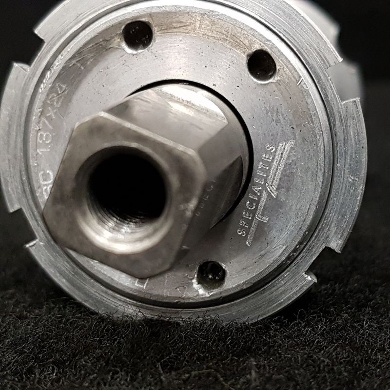 Bottom Bracket Axis «SPECIALITES TA TITANIUM» 119 Mm 1.37 X 24 Tpi (Ref 541)