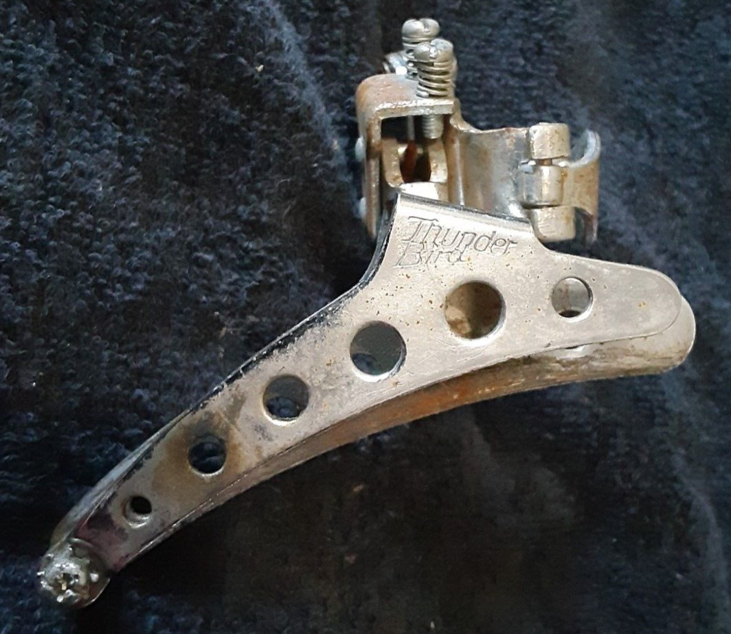Vintage Shimano Thunderbird Front Derailleur, ~1″ clamp *missing screw*