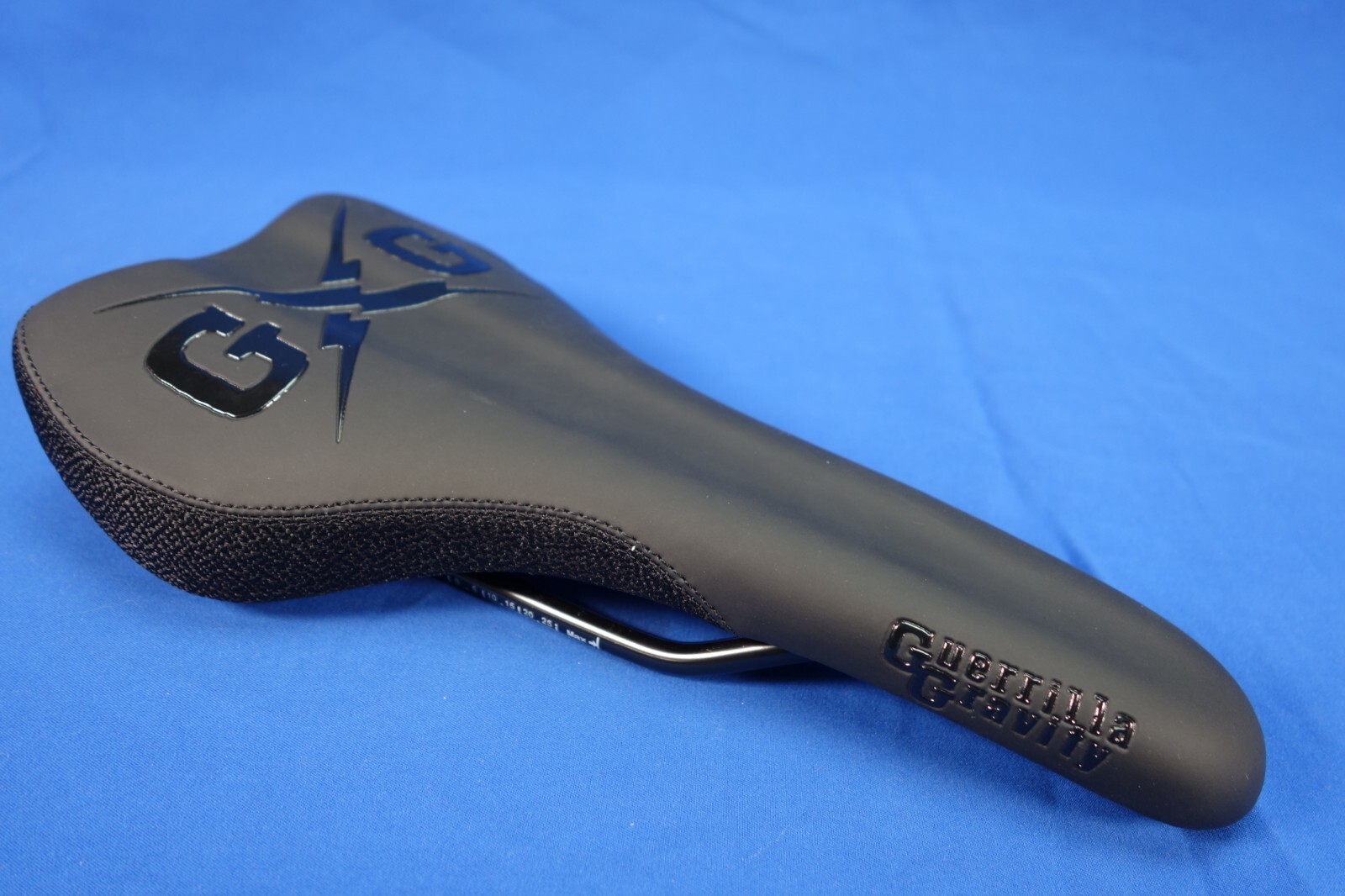 New SDG Radar Mountain Bike Saddle, Bicycle Seat – Black – Steel Rails