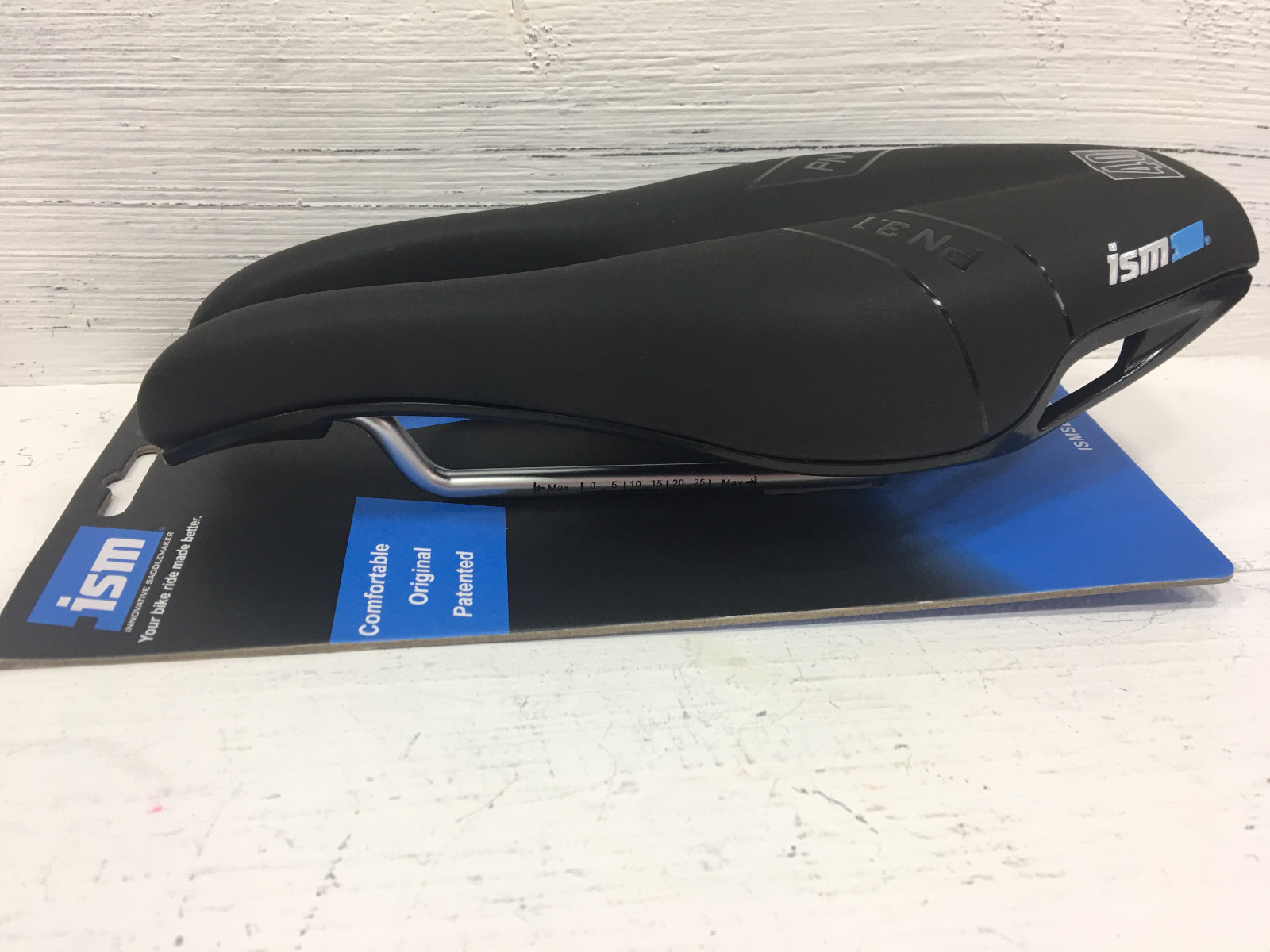 ISM PN 3.1 120x255mm 40 Padding Level Chromoly Rails Saddle (Black)