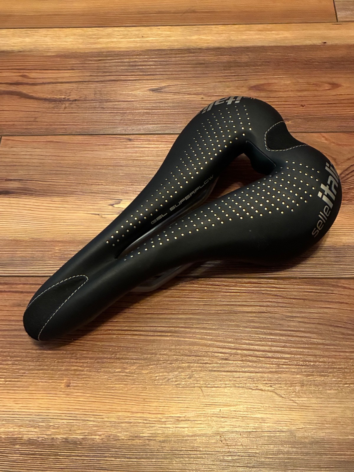 Selle Italia Diva Gel Superflow Women’s Bicycle Saddle Titanium Rails Black (L3)