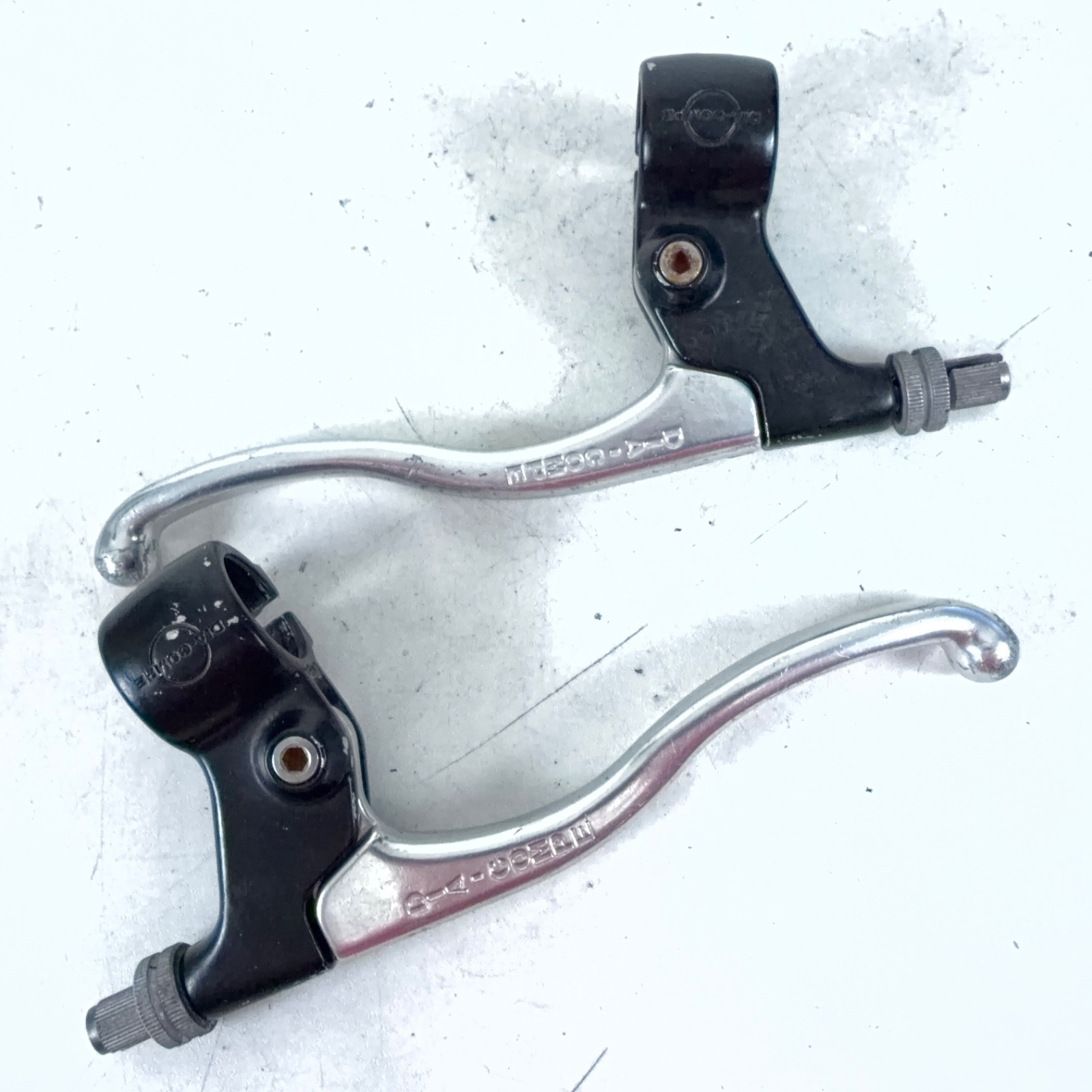 Vintage 1984 Dia-Compe 4 finger Metal Brake Lever Set L/R Made in Japan Ø22.2