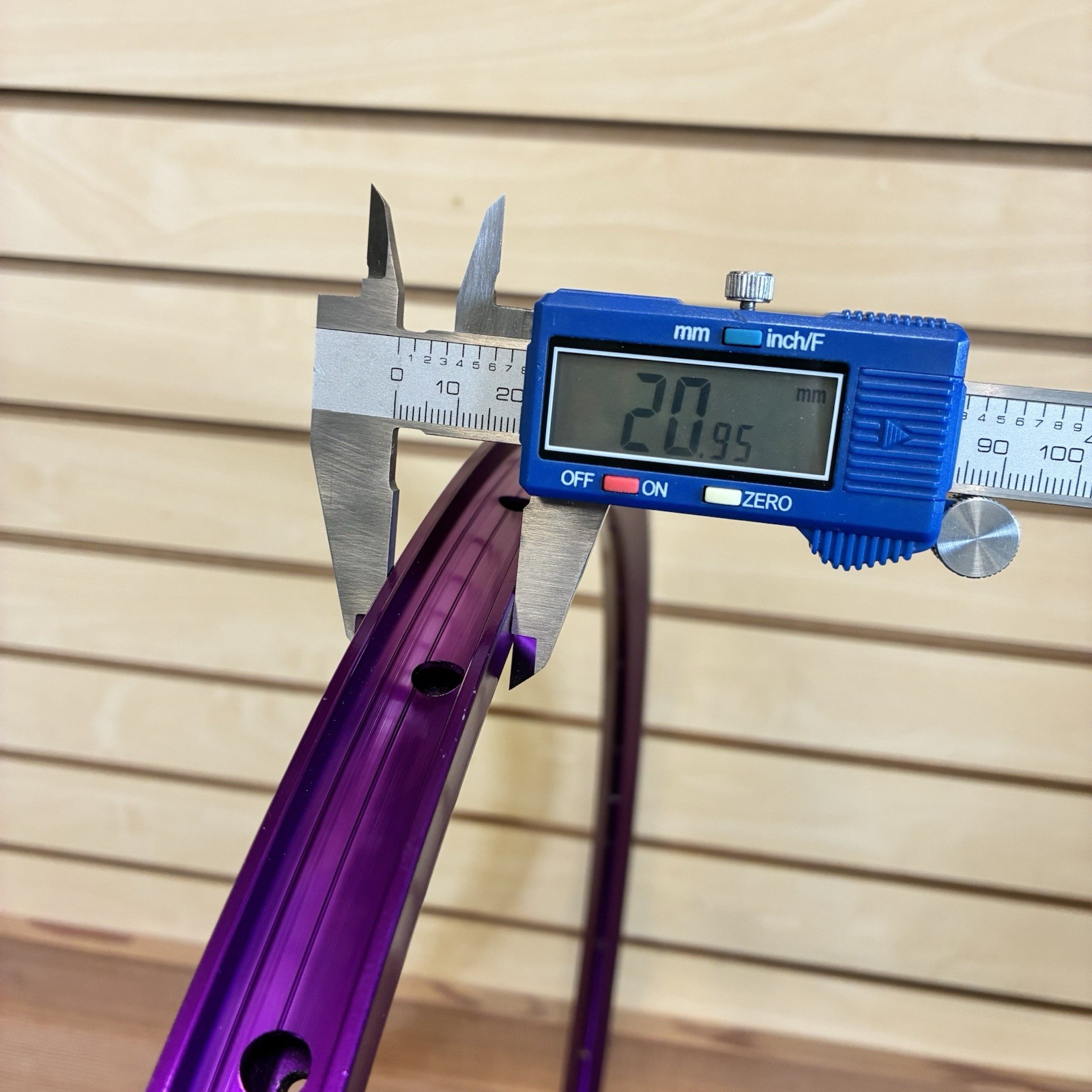 EXCELLENT! Vintage Velocity Aero Rim 3DV Purple 28H 26” Clincher Australia RARE!