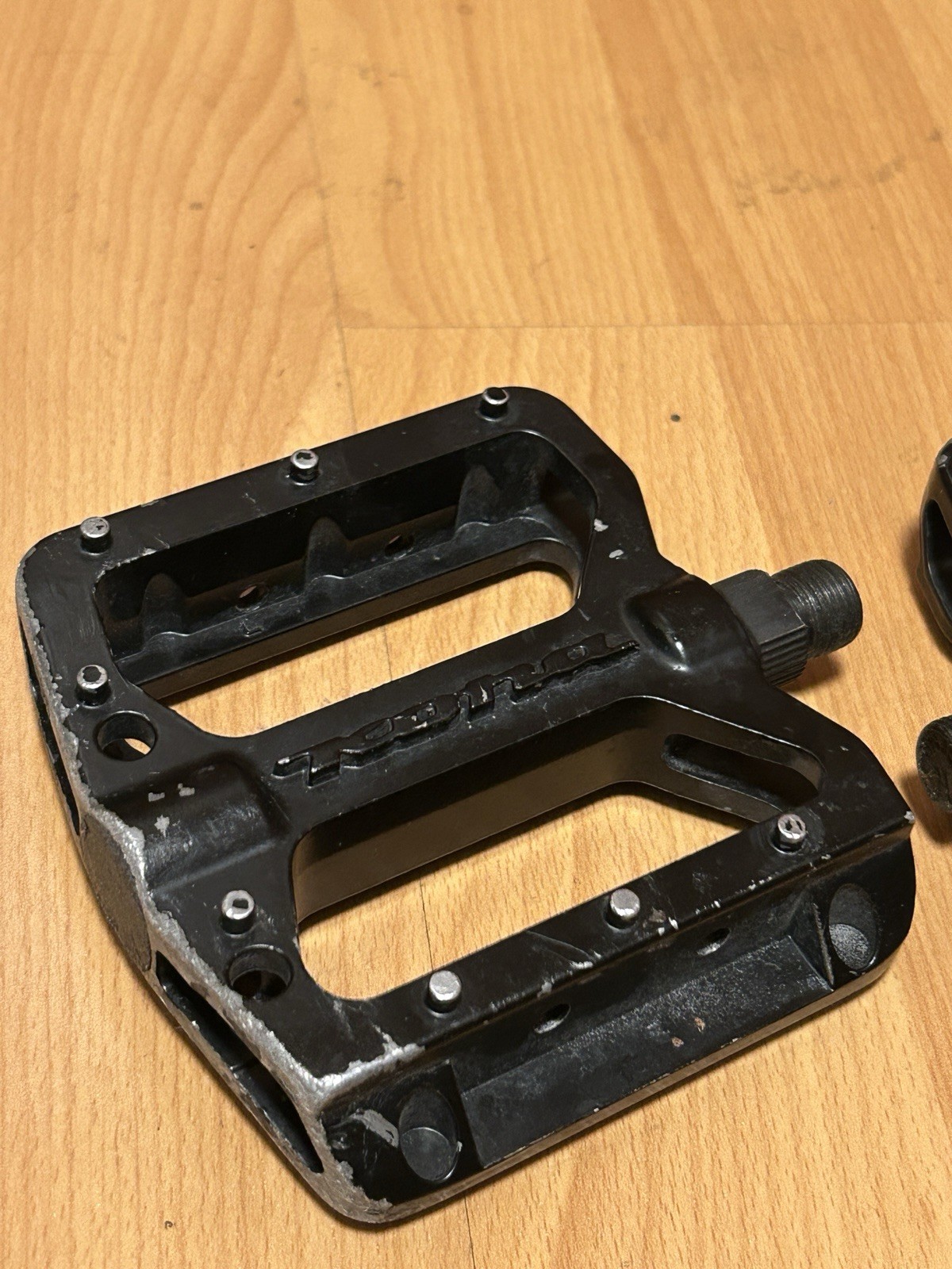 KONA Flat Platform Pedals Alloy Black BMX MTB Jackshit Wah Wah 9/16” CrMo Axle