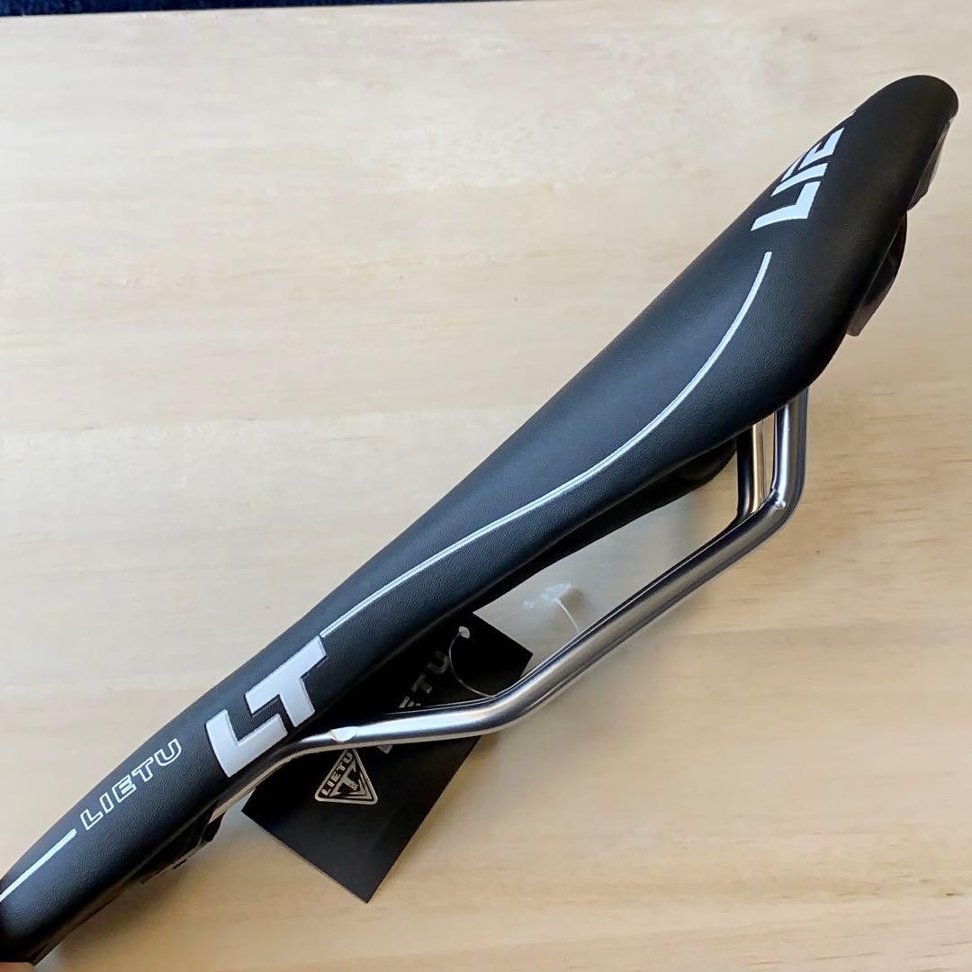 Bicycle Saddle Thin Black White Line Sporty Design for Road Cross Bikes